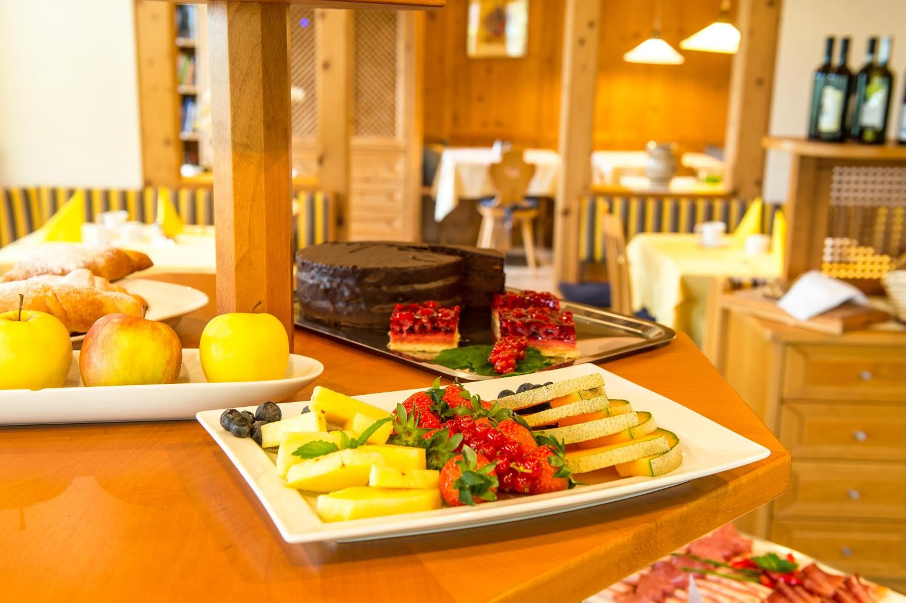 Buffet breakfast in Hotel Pension Verdorfer