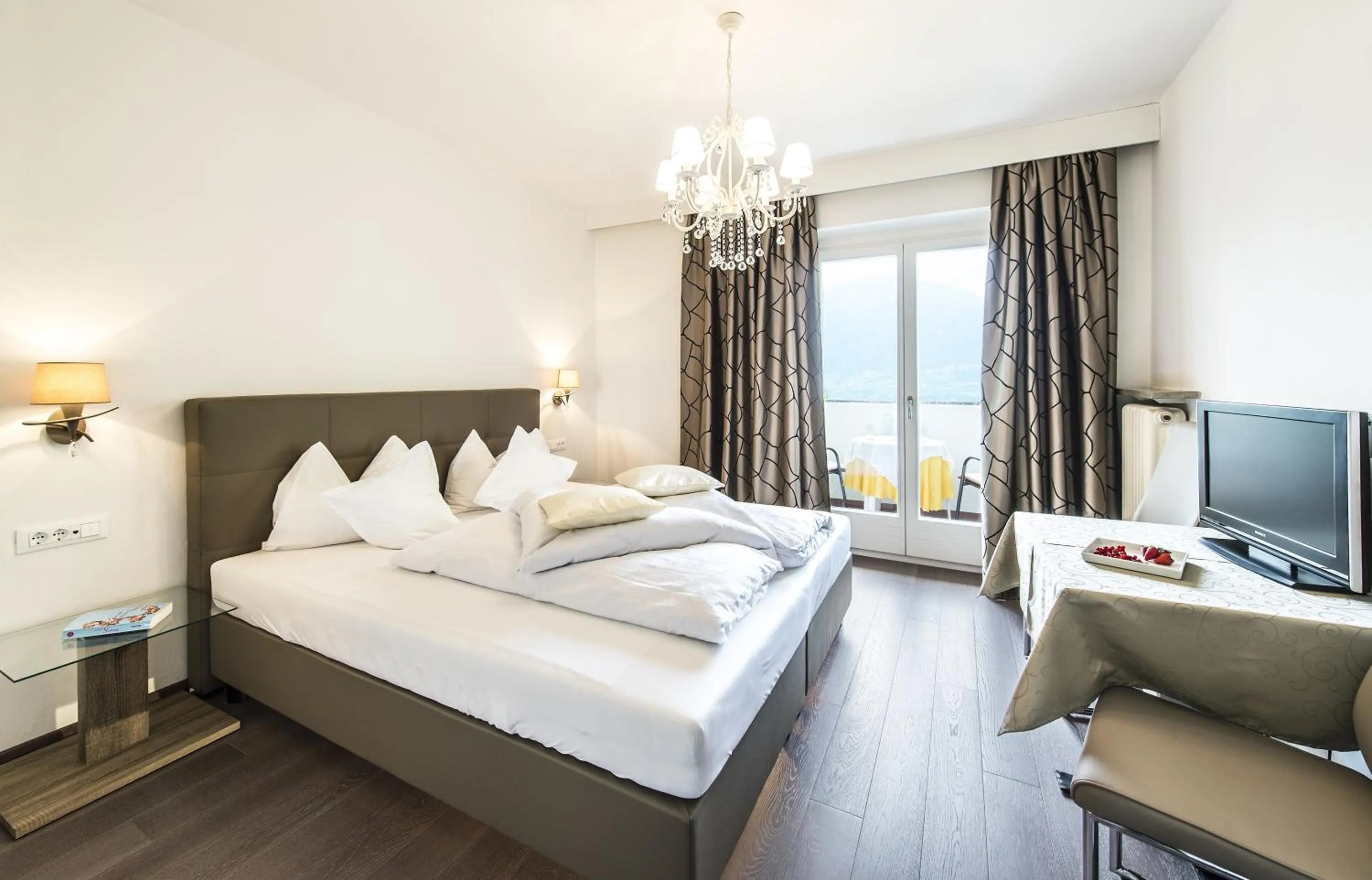Photo of the whole room, Bed in Hotel Pension Verdorfer