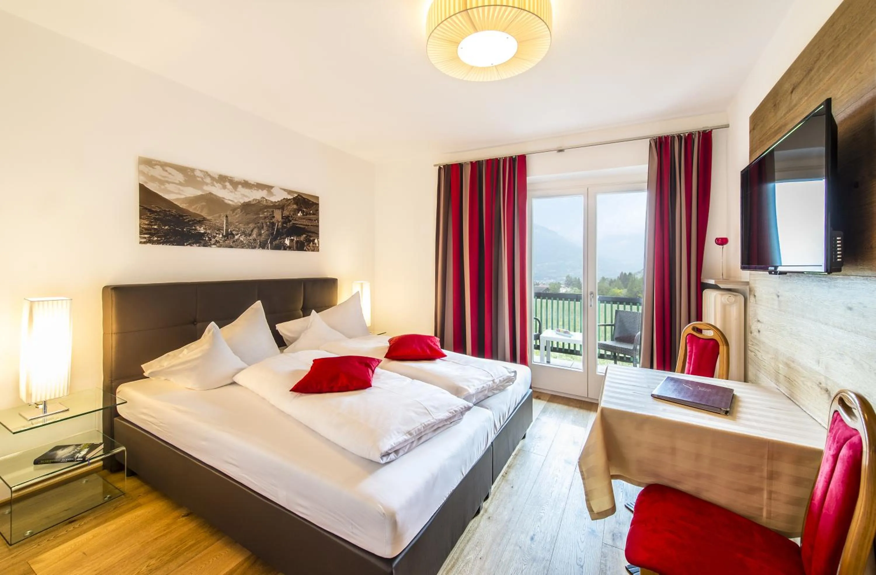 Photo of the whole room, Bed in Hotel Pension Verdorfer