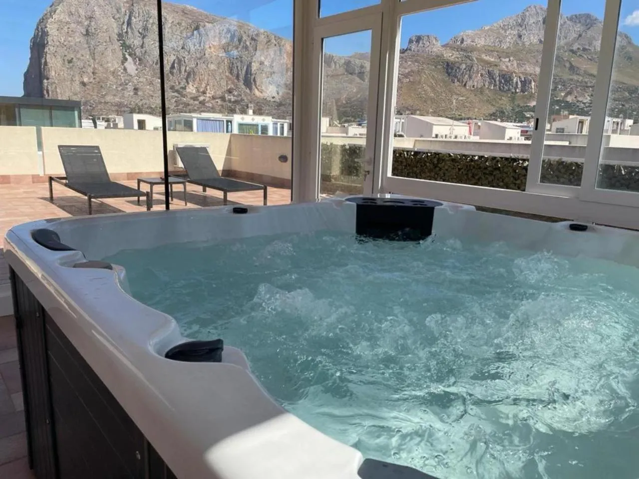 Hot Tub in Hotel Sikania