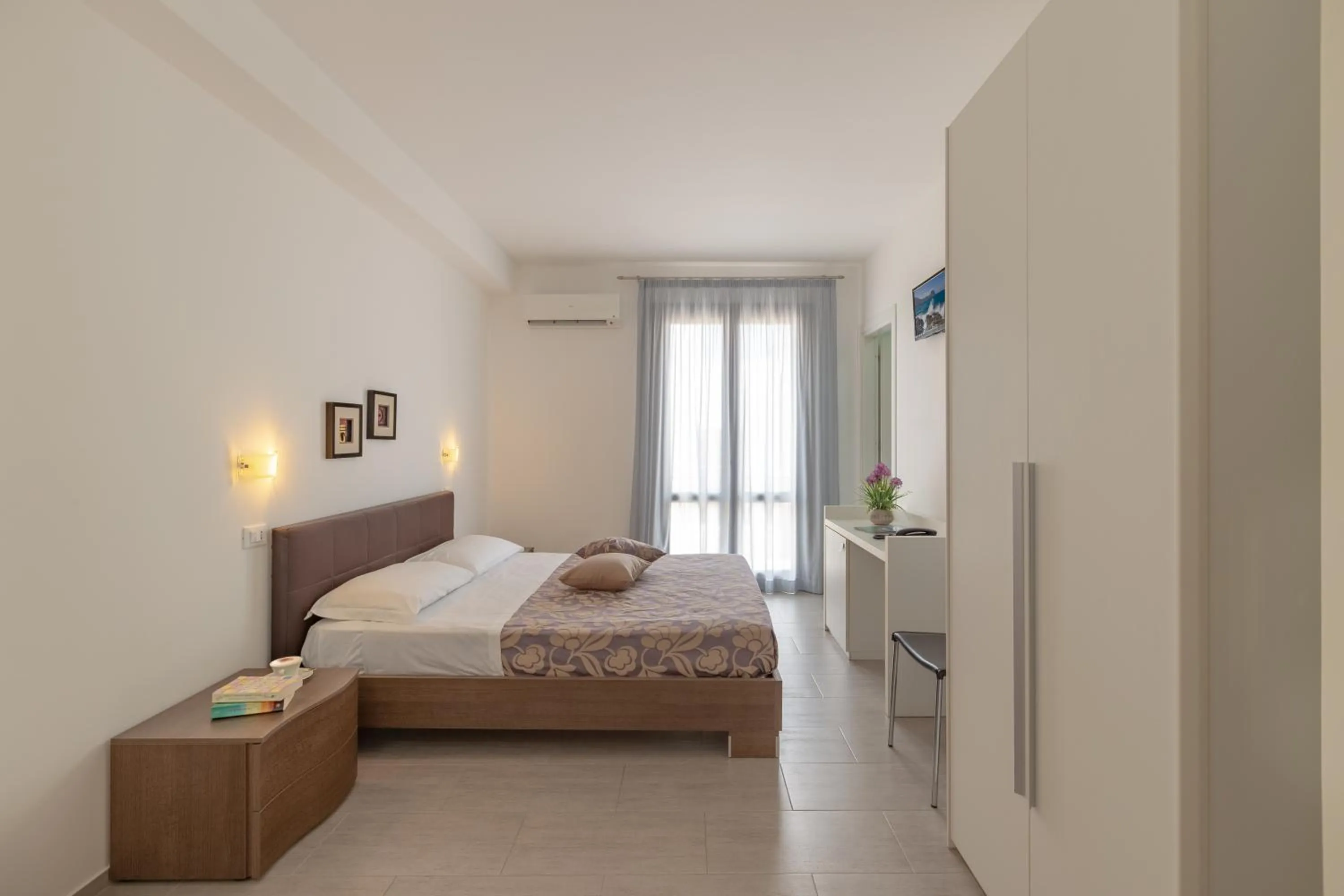 Photo of the whole room, Bed in Hotel Sikania