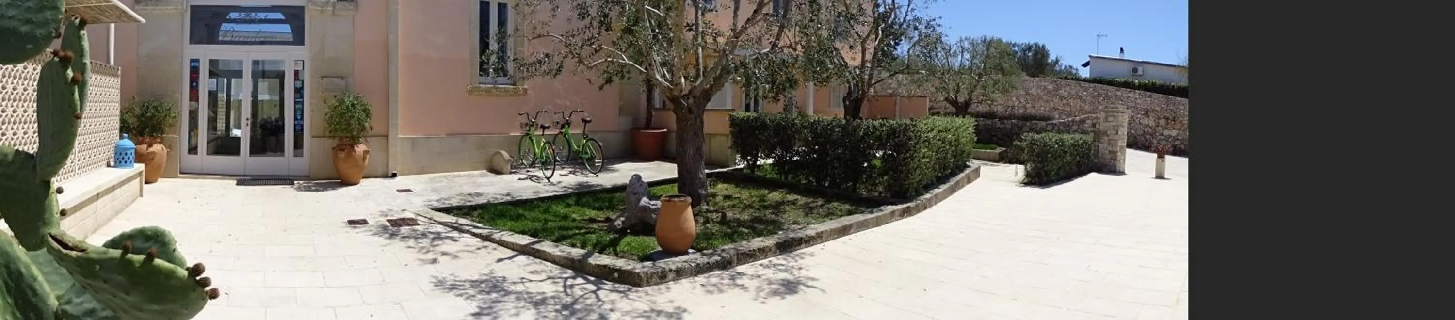 Facade/entrance in Masseria Bandino & Spa