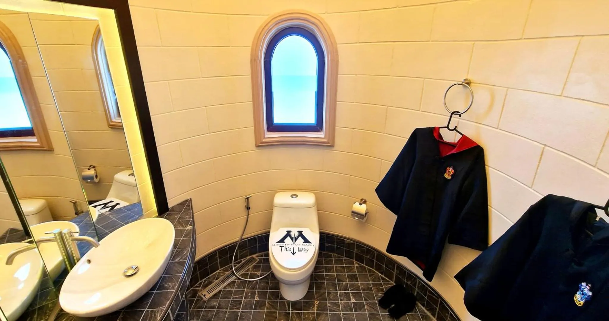 Toilet in POTTERLAND Luxury Pool Villa Pattaya Walking Street 6 Bedrooms