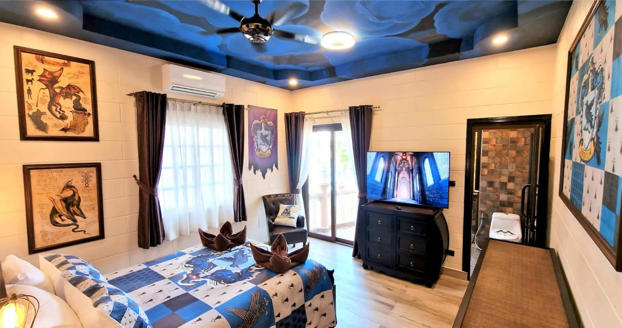 Communal lounge/ TV room, Bed in POTTERLAND Luxury Pool Villa Pattaya Walking Street 6 Bedrooms