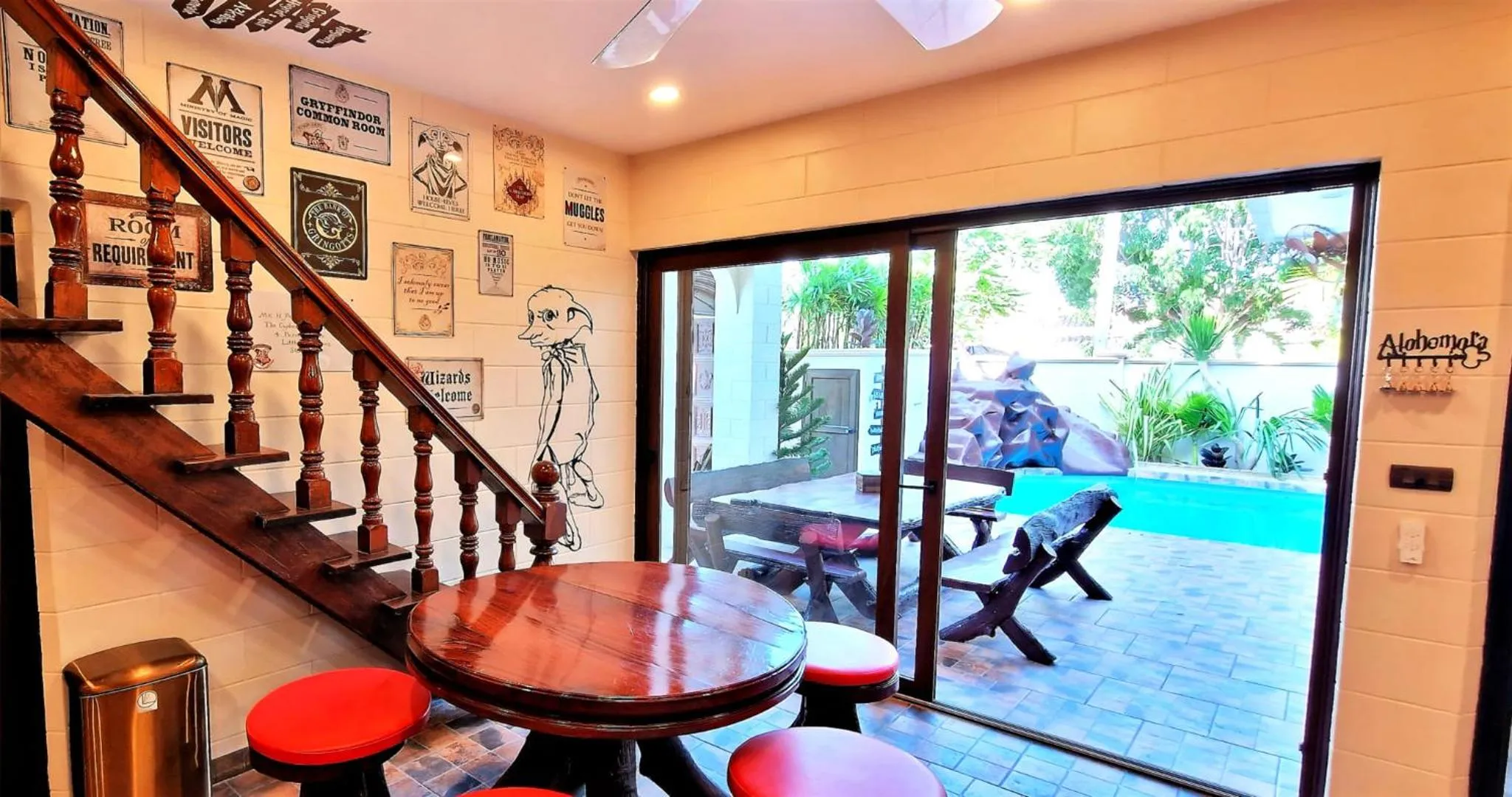 Seating area in POTTERLAND Luxury Pool Villa Pattaya Walking Street 6 Bedrooms