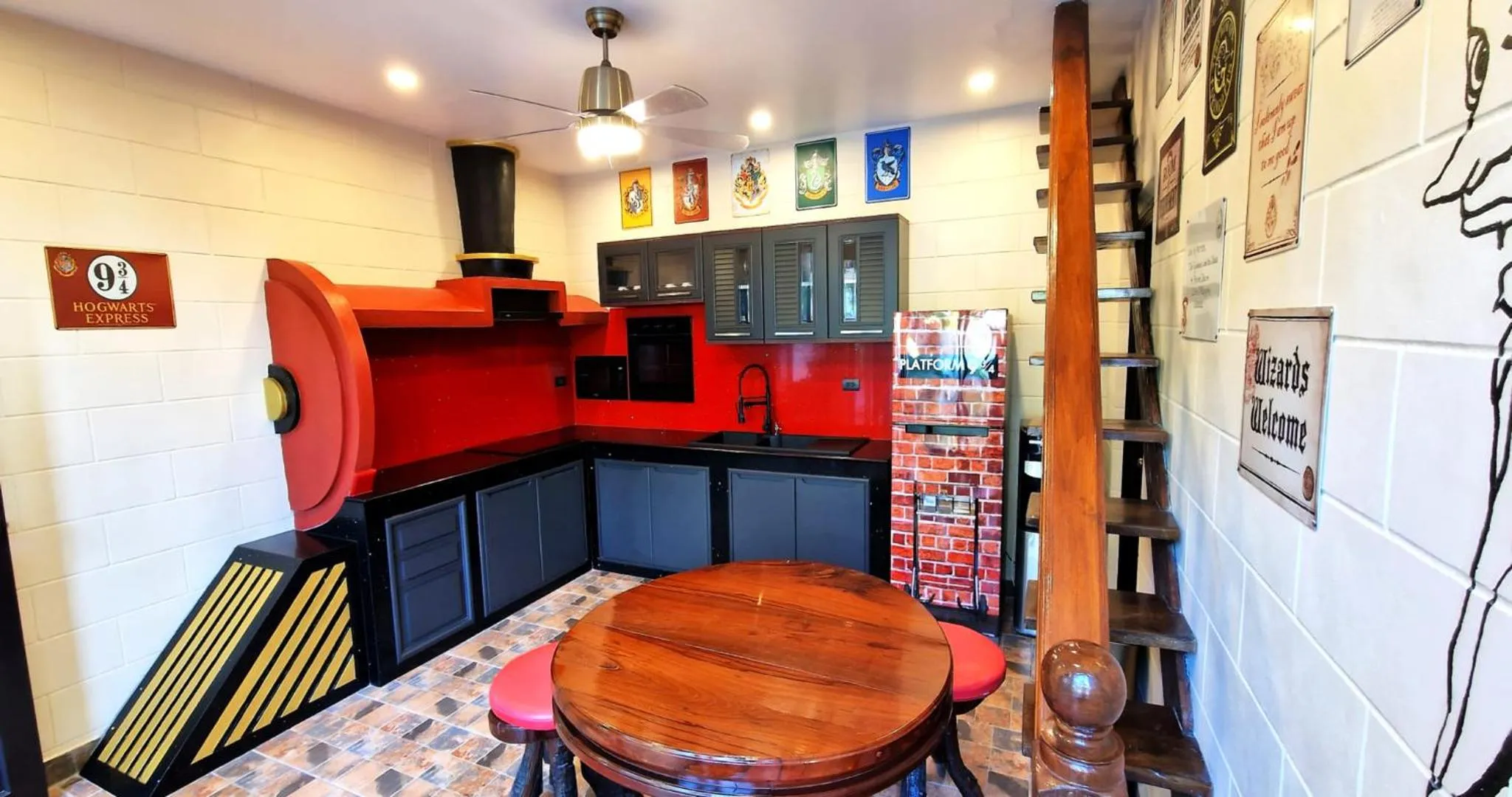 Kitchen or kitchenette in POTTERLAND Luxury Pool Villa Pattaya Walking Street 6 Bedrooms