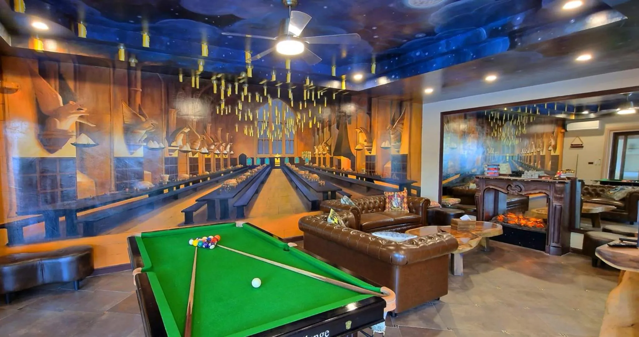 Communal lounge/ TV room in POTTERLAND Luxury Pool Villa Pattaya Walking Street 6 Bedrooms