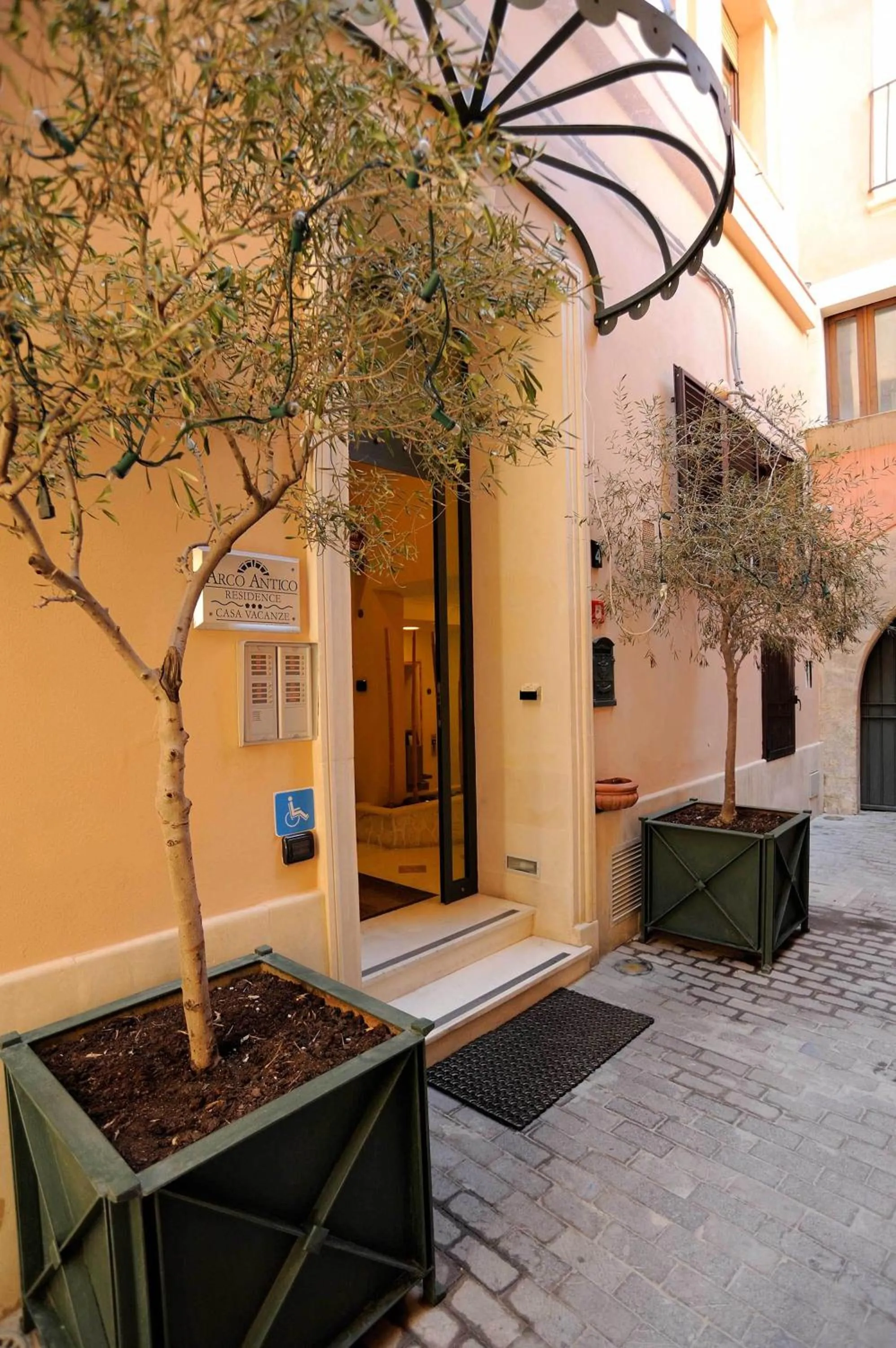 Facade/entrance in Residence Arco Antico