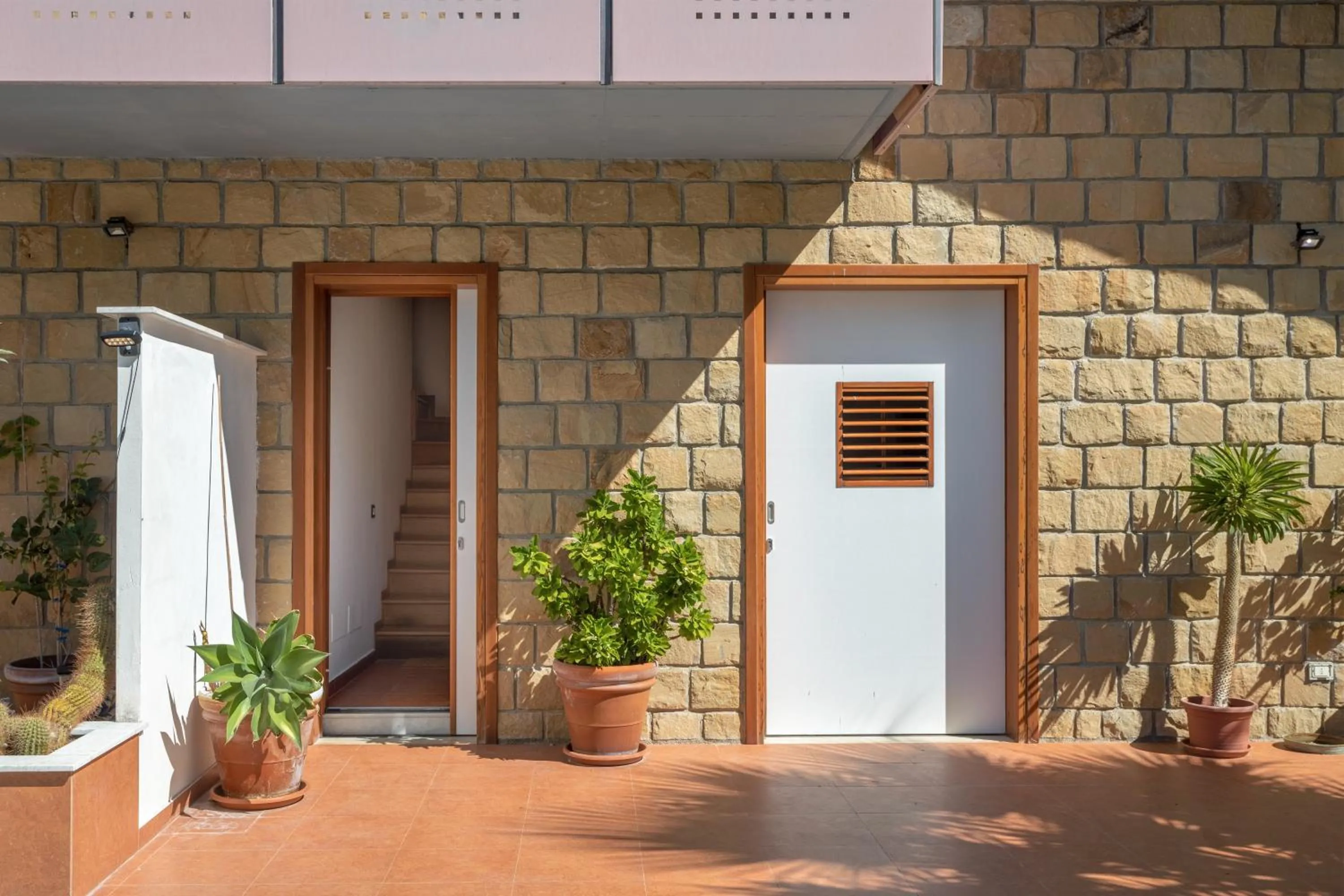 Villa Mendolia Hot Pool and Design