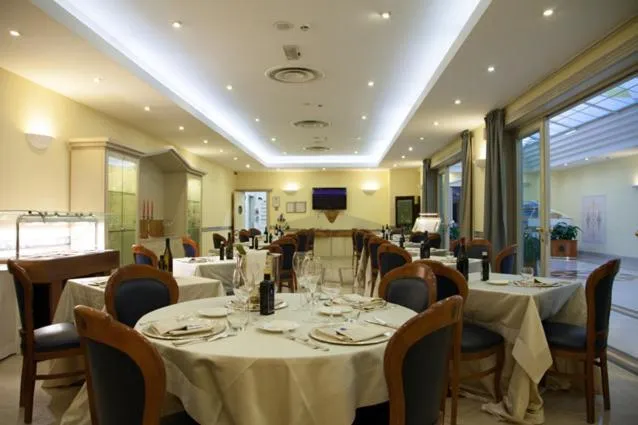 Restaurant/places to eat in Hotel Villa Medici