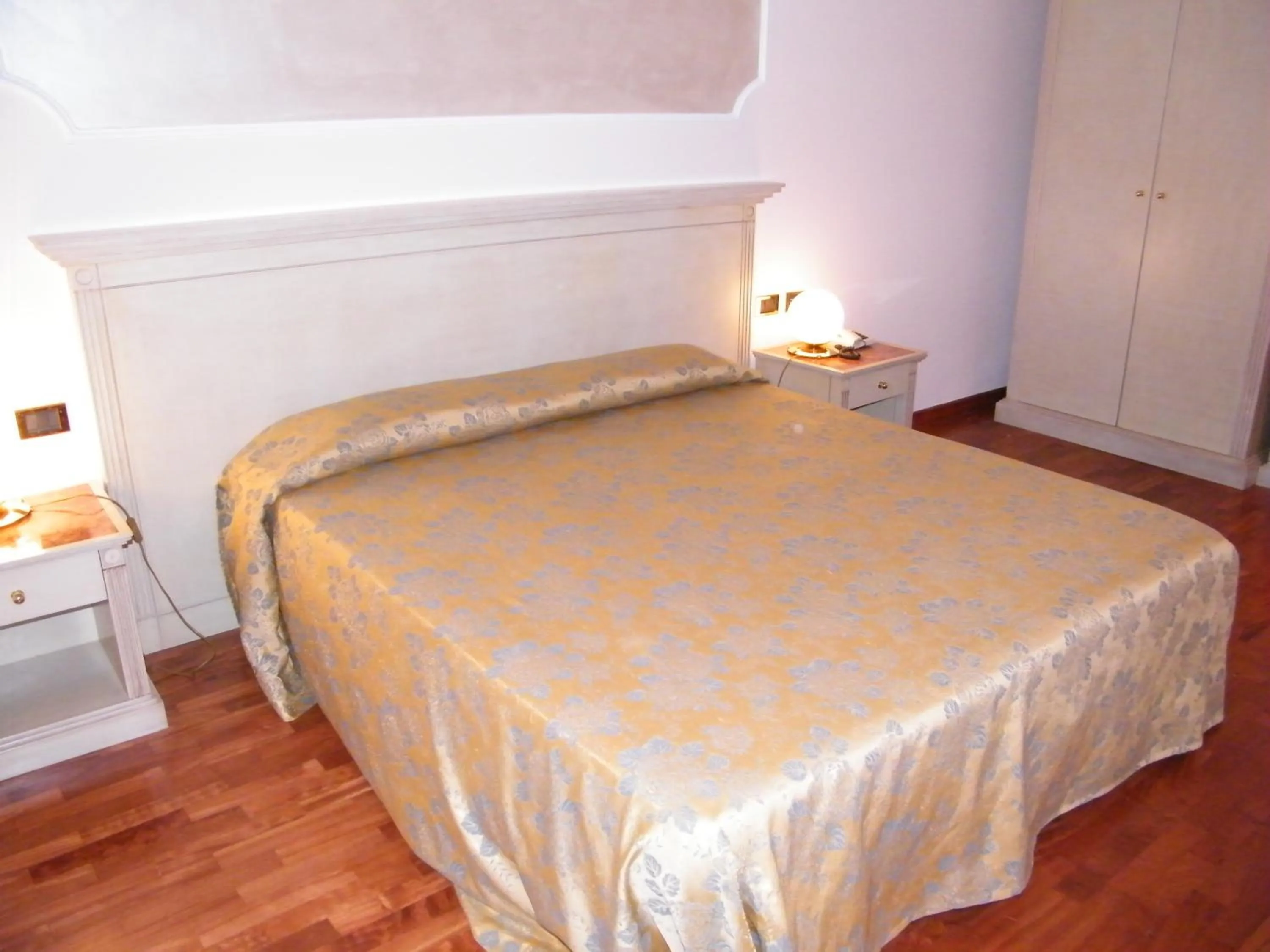 Bed in Hotel Villa Medici
