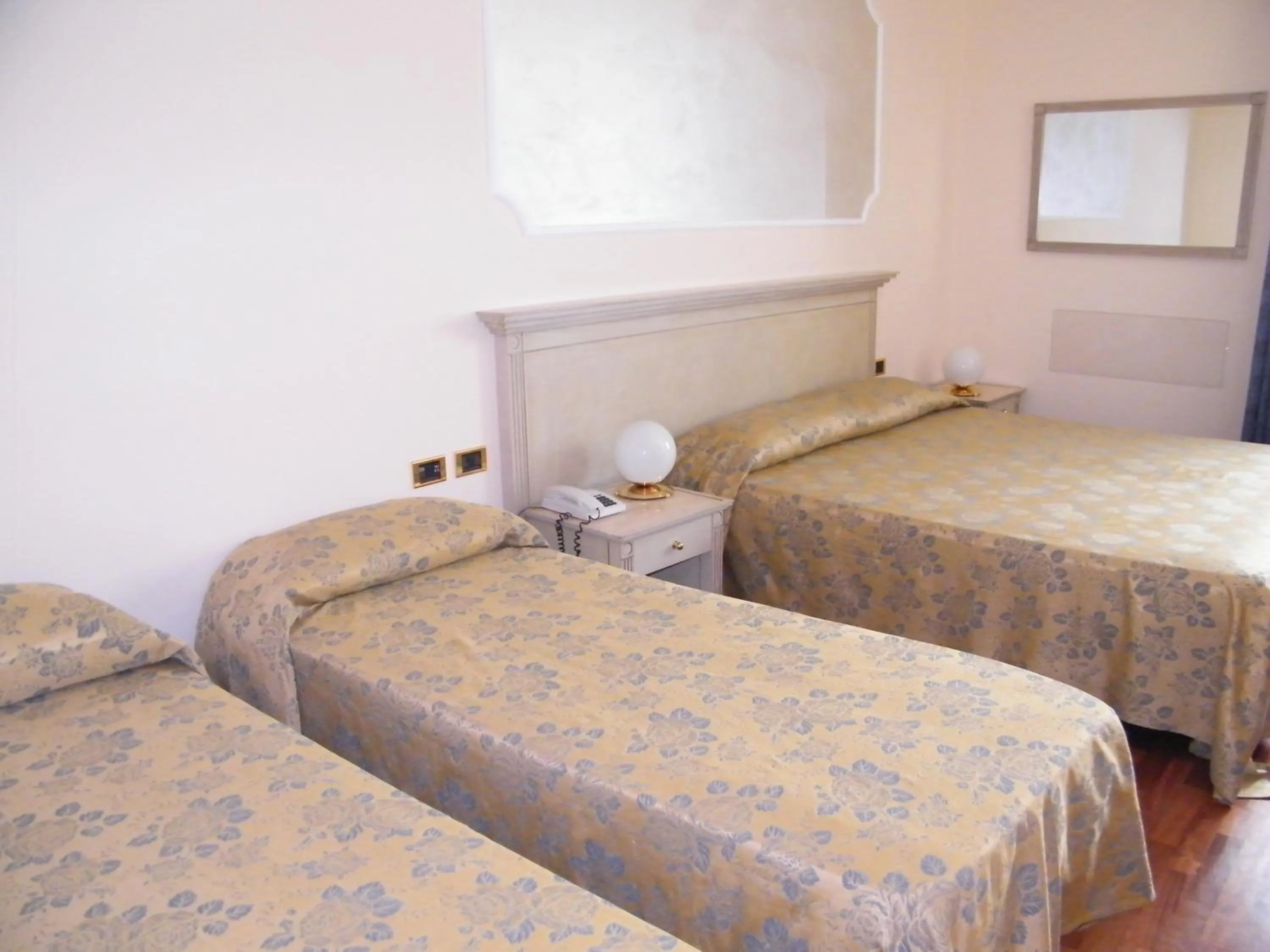 Bed in Hotel Villa Medici