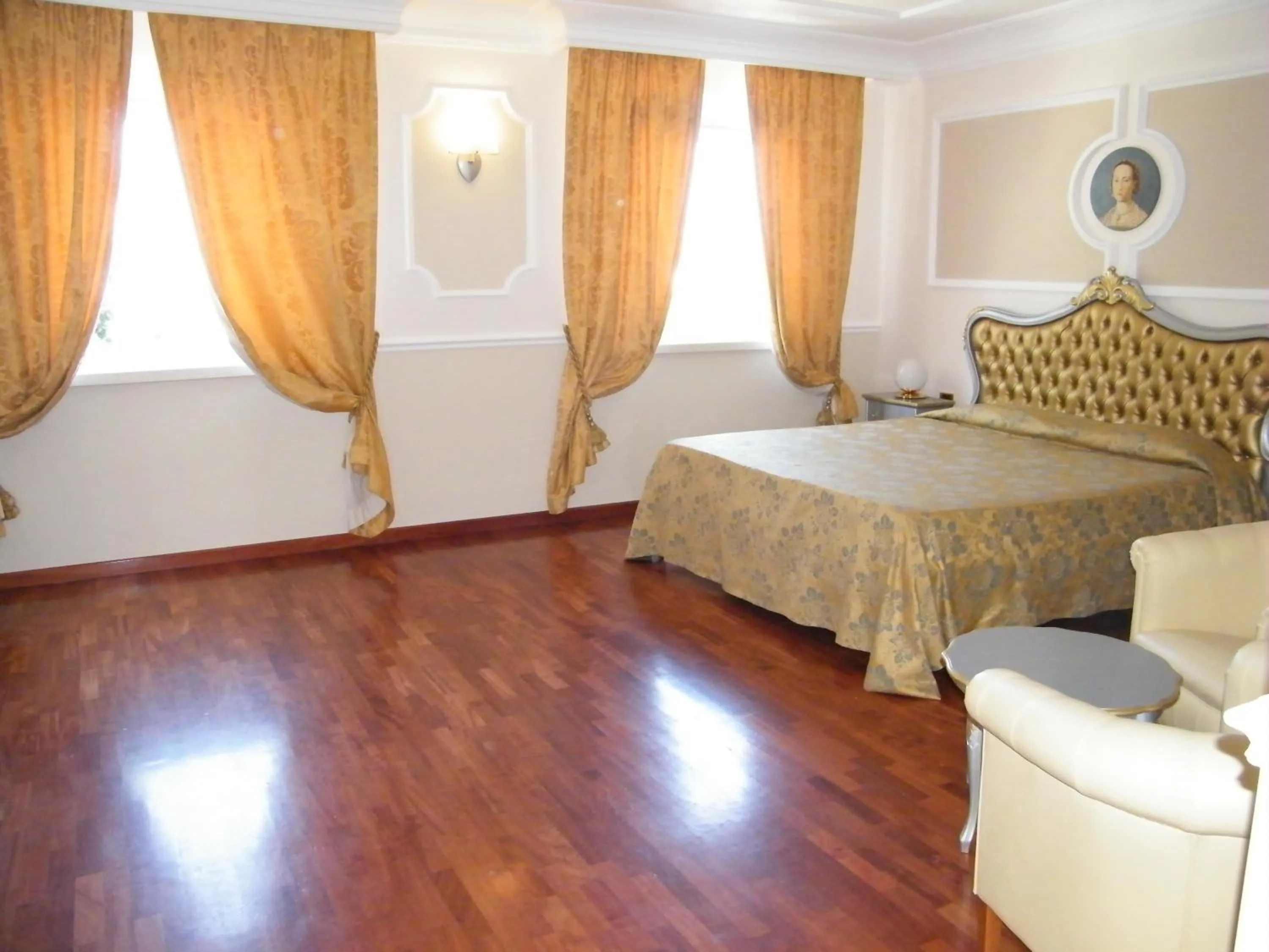 Photo of the whole room, Bed in Hotel Villa Medici