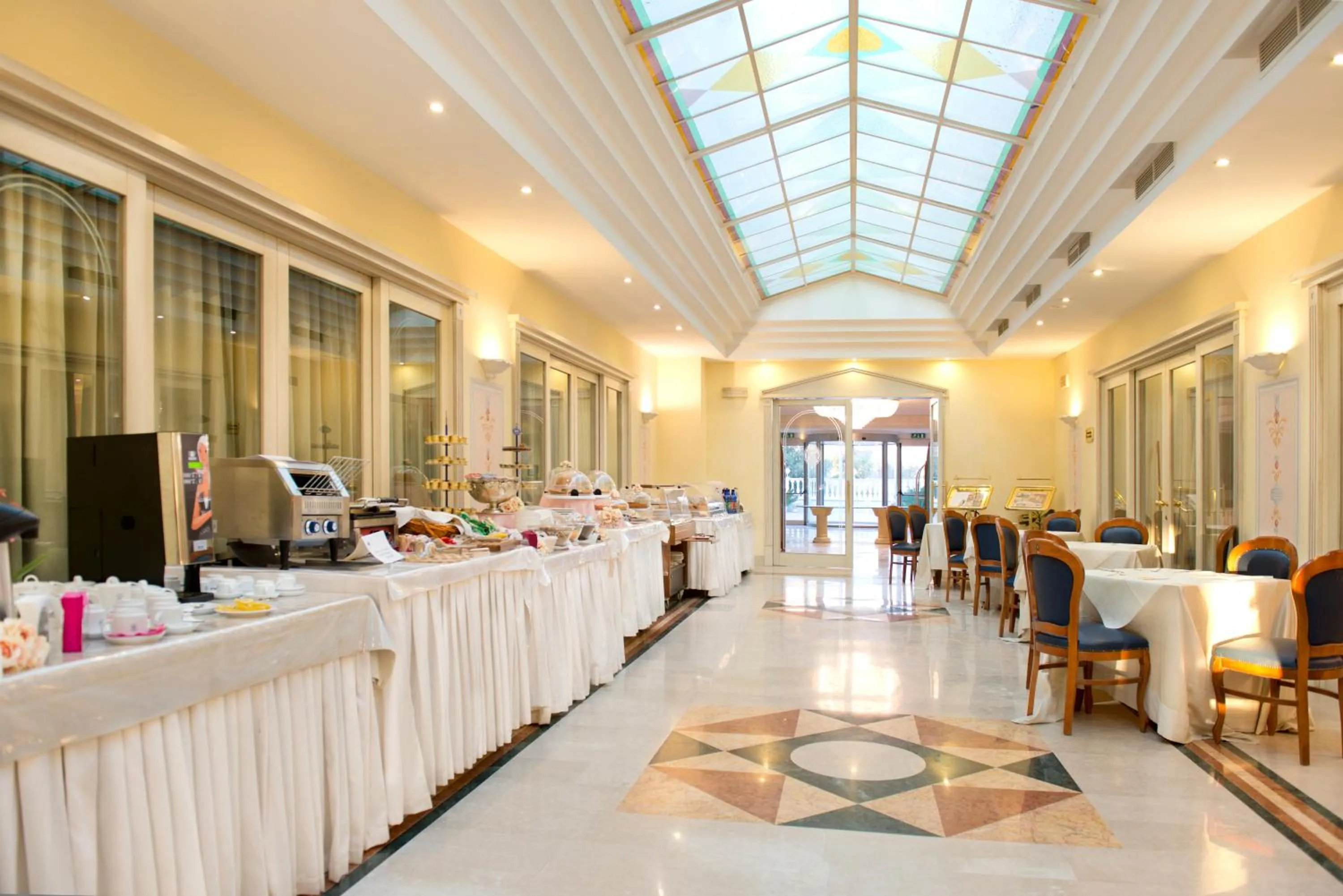 Restaurant/places to eat in Hotel Villa Medici