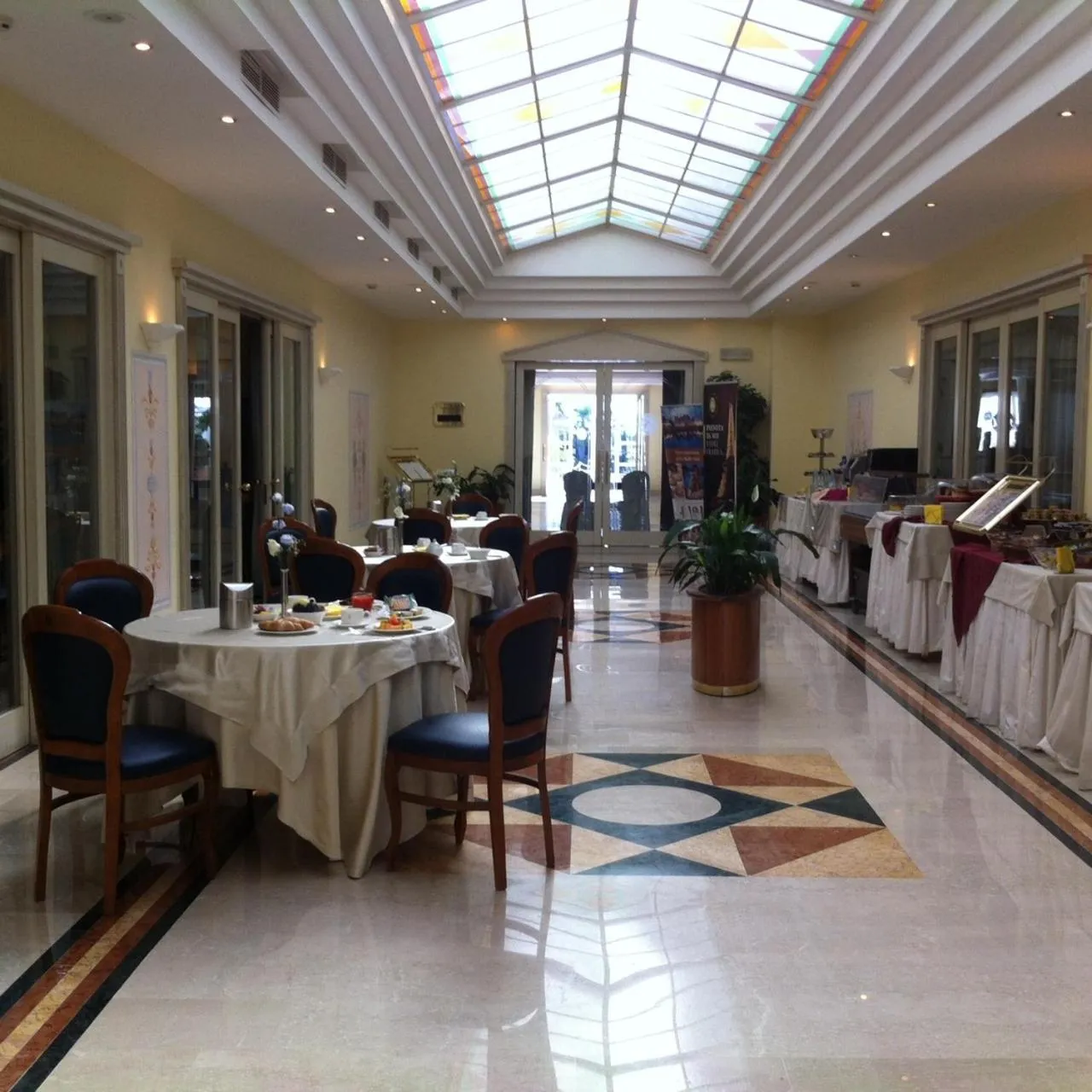 Restaurant/places to eat in Hotel Villa Medici