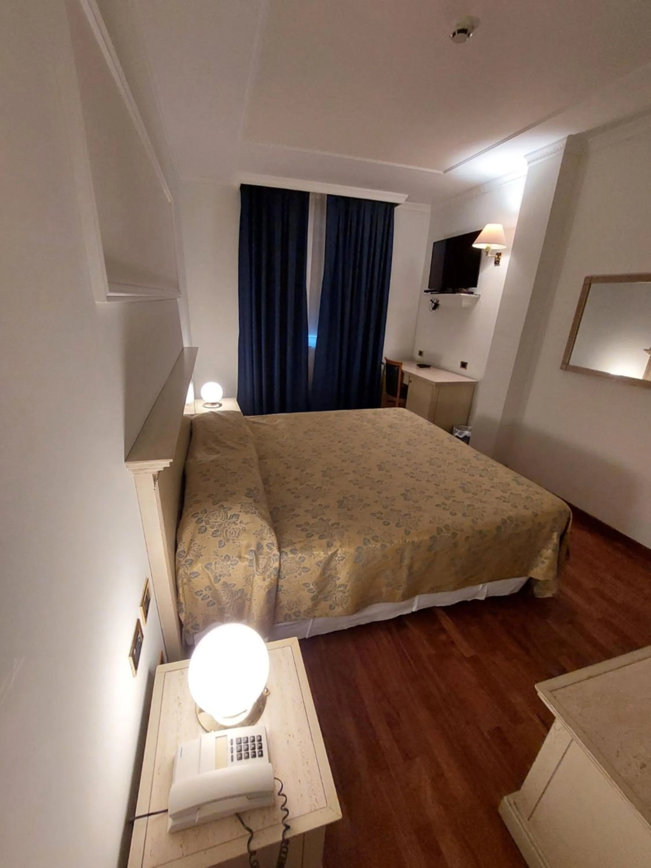 Bed in Hotel Villa Medici