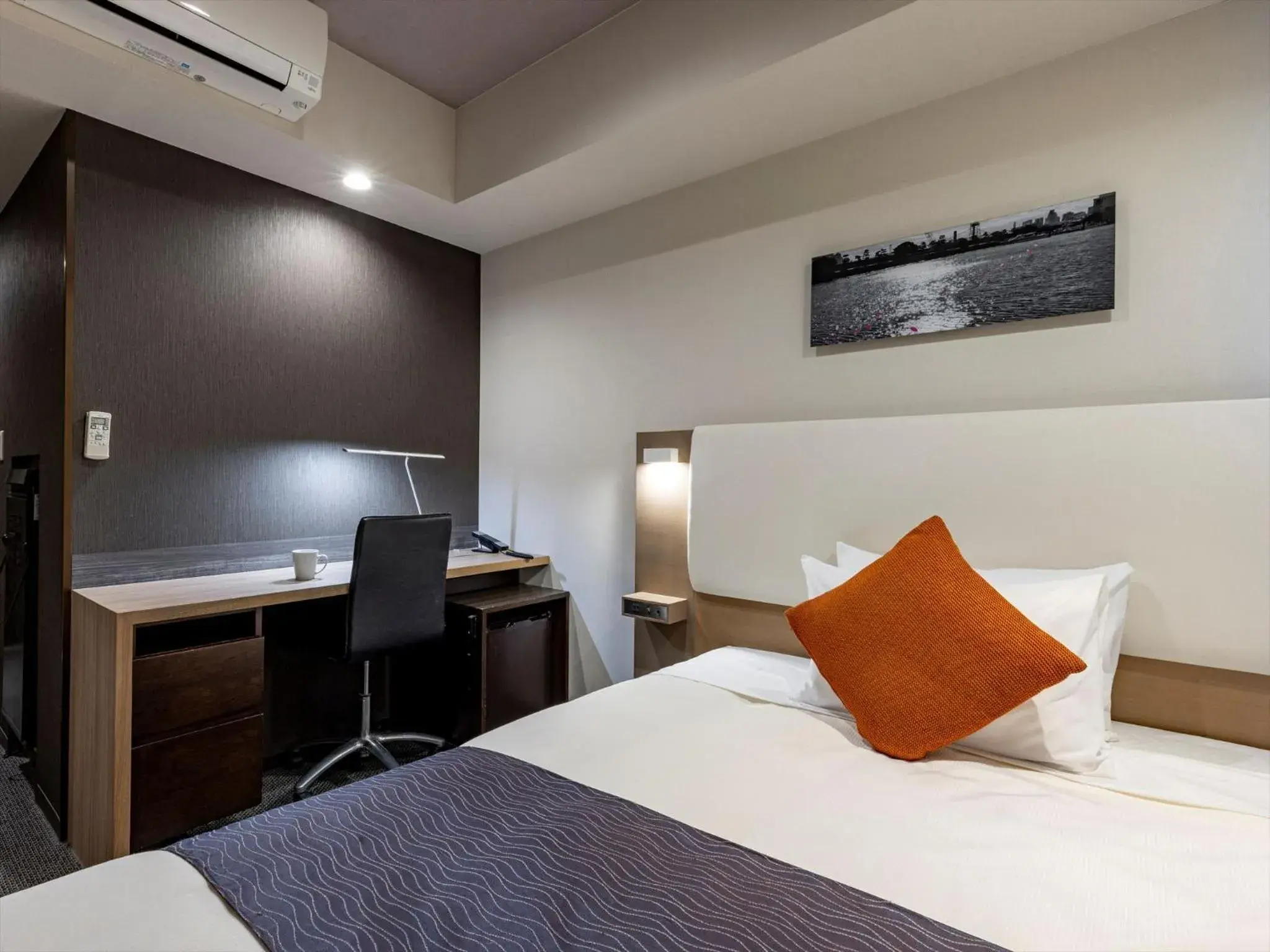 Photo of the whole room, Bed in Tokyu Stay Shimbashi - Ginza area Photo of the whole room, Bed in Tokyu Stay Shimbashi - Ginza area