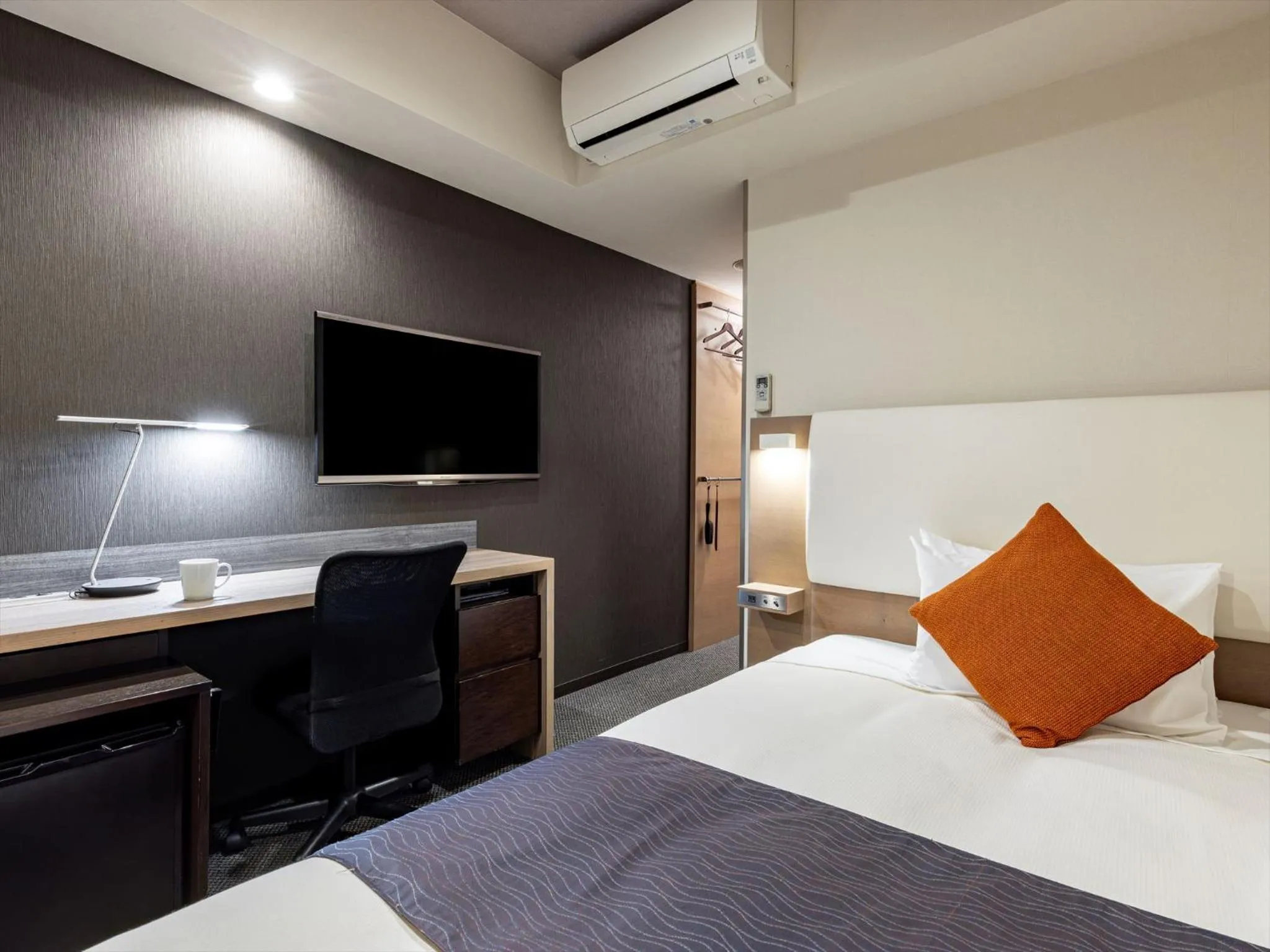 Bed in Tokyu Stay Shimbashi - Ginza area