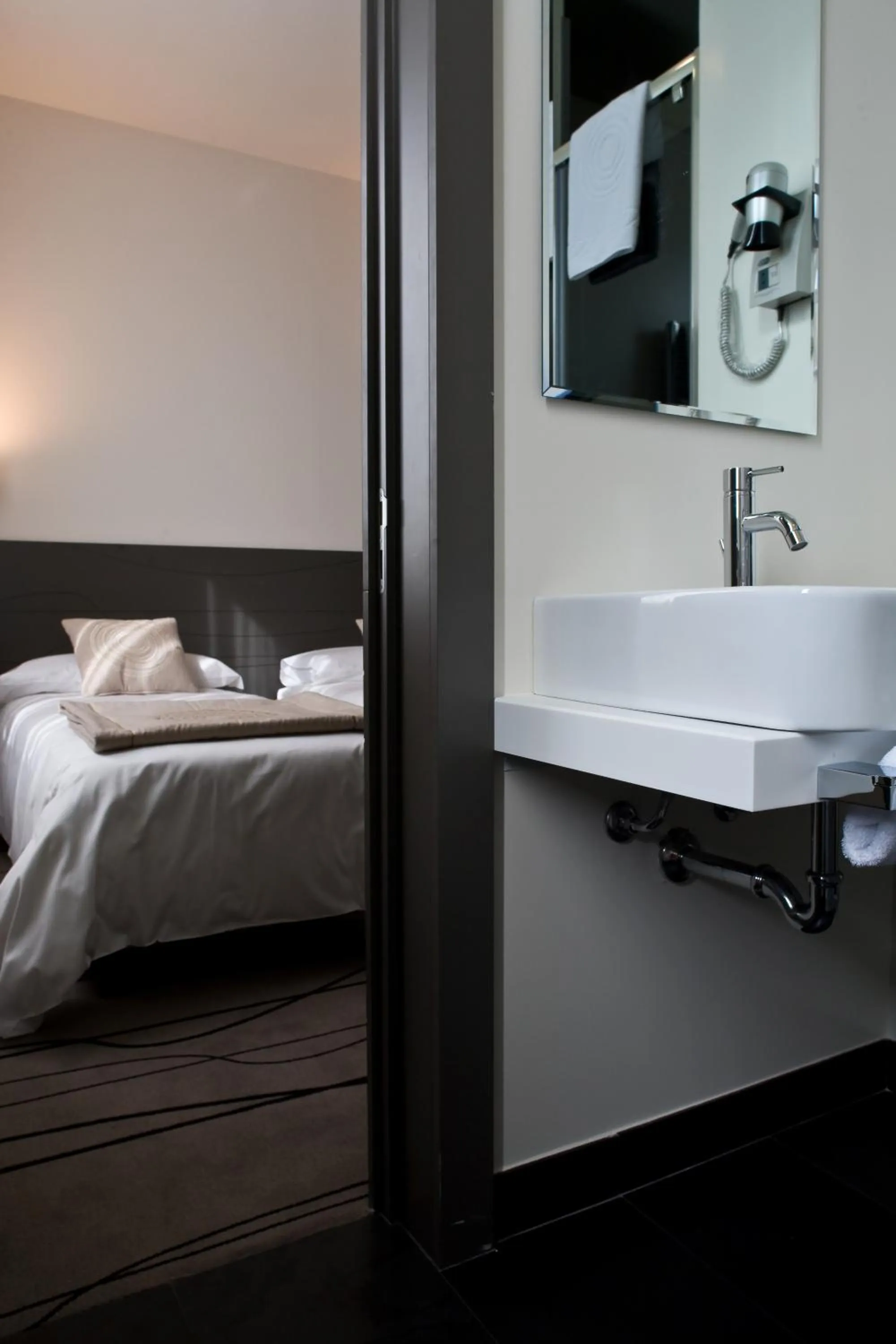 Bathroom, Bed in Eos Hotel