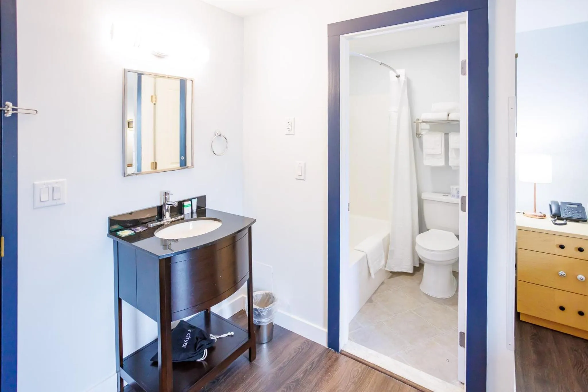 Bathroom, Bed in Hotel Callista