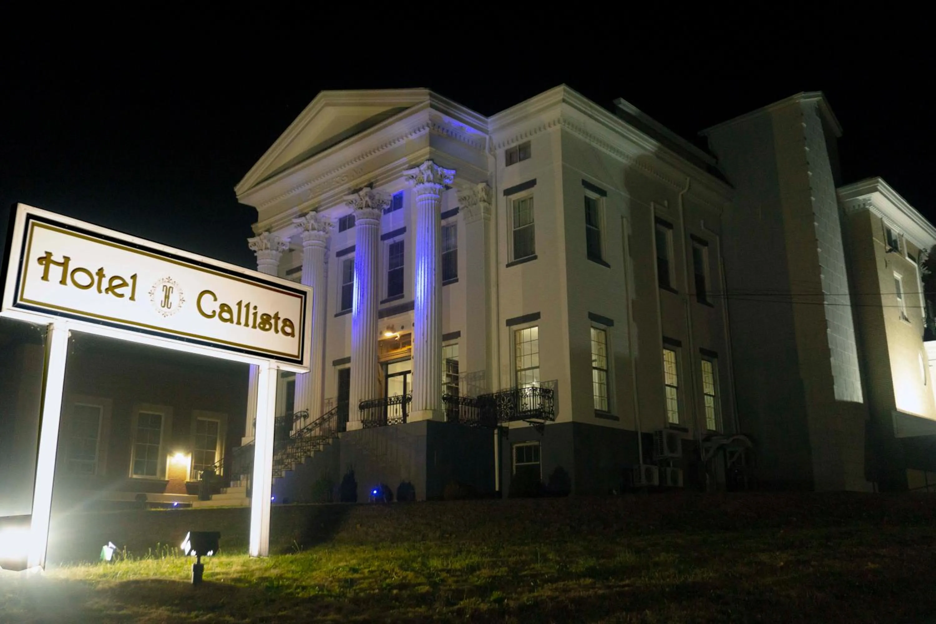 Property building in Hotel Callista