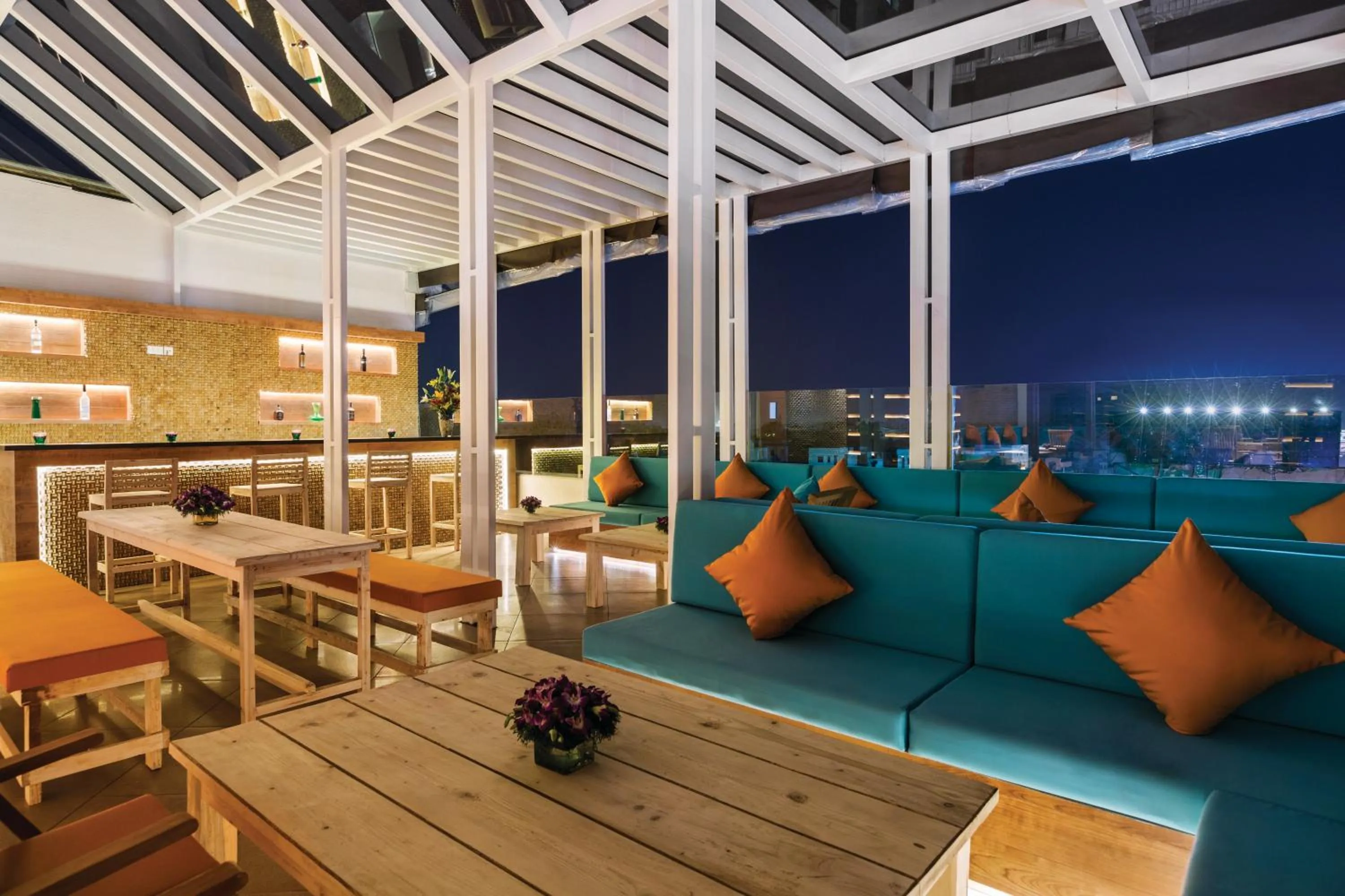 Lounge or bar in Ramada Encore Domlur Bangalore