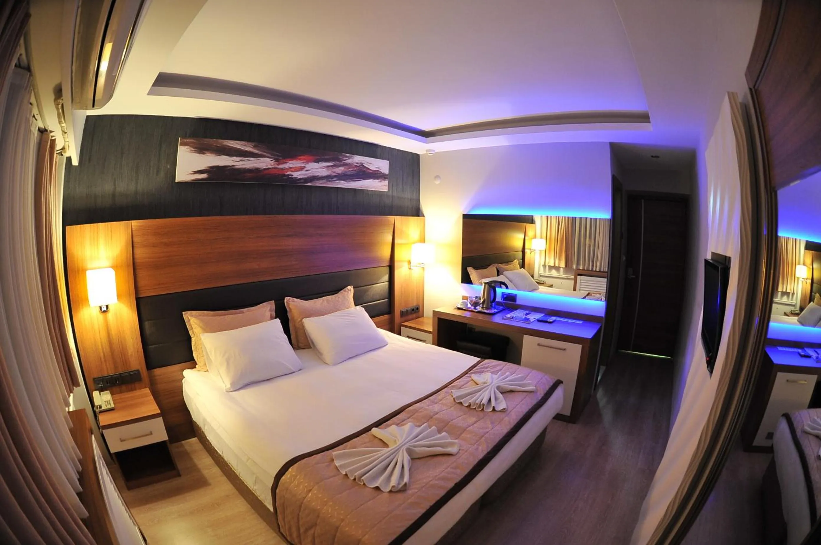 Photo of the whole room, Bed in İzmir Otel Kabaçam