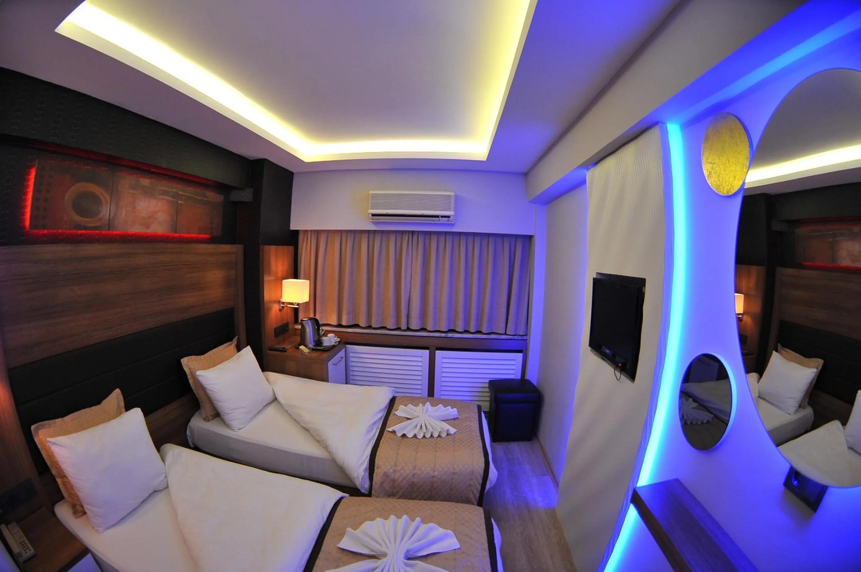 Photo of the whole room in İzmir Otel Kabaçam