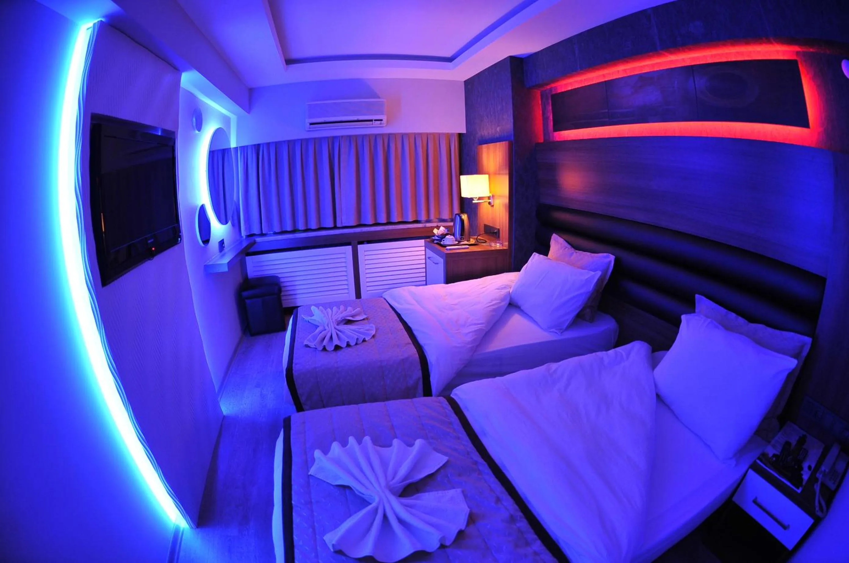 Photo of the whole room, Bed in İzmir Otel Kabaçam