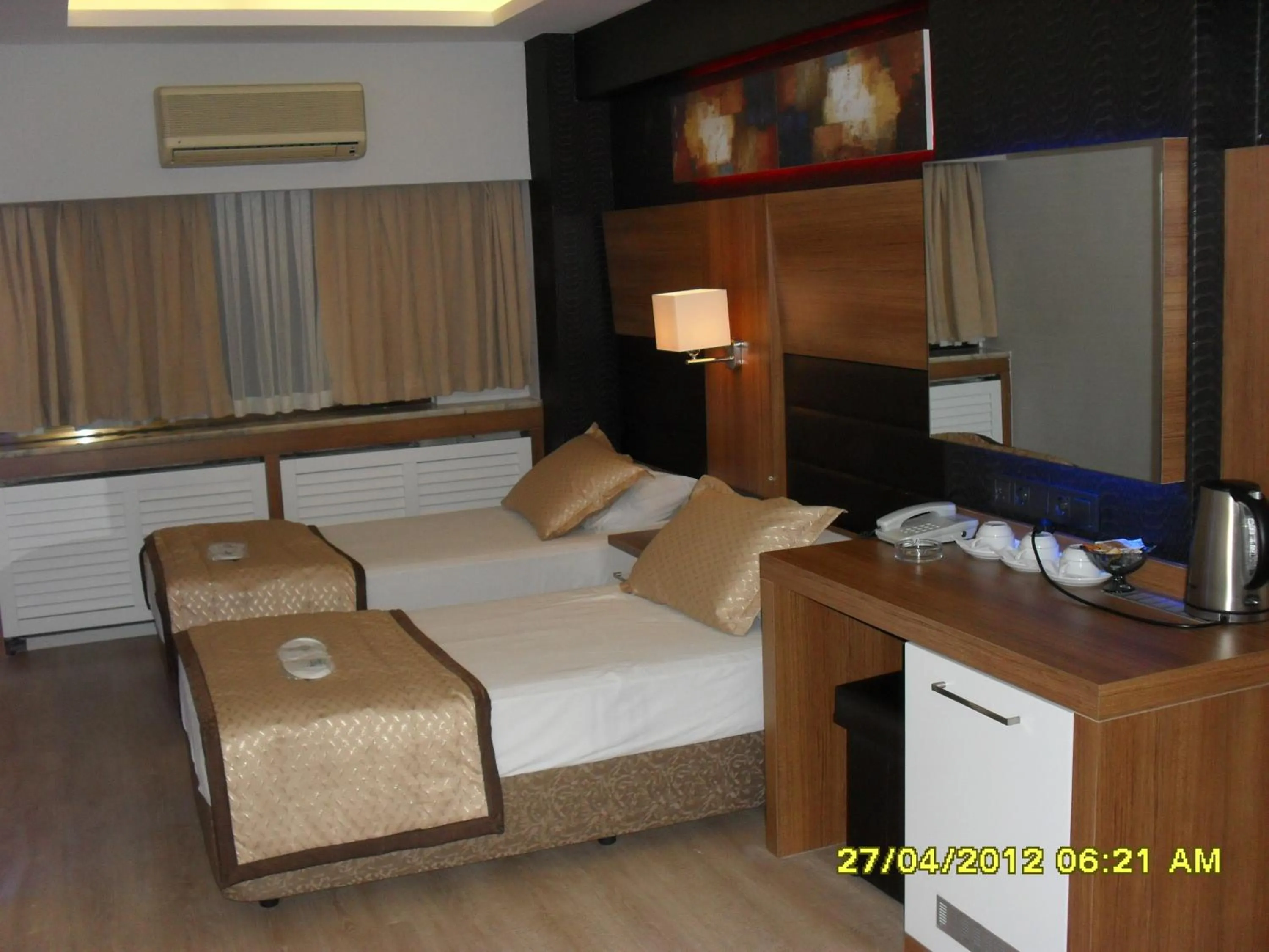 Coffee/tea facilities, Bed in İzmir Otel Kabaçam