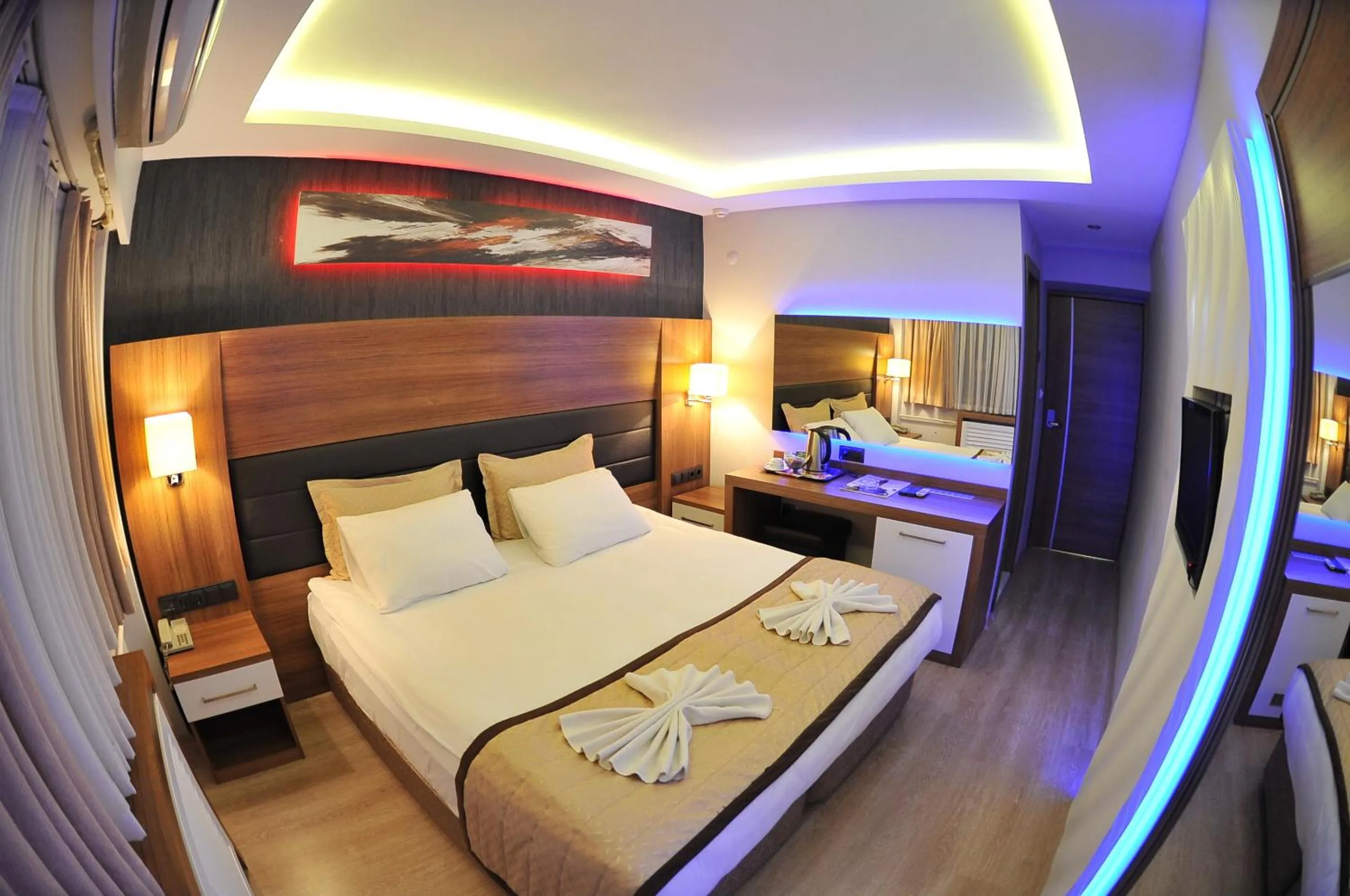 Photo of the whole room, Bed in İzmir Otel Kabaçam