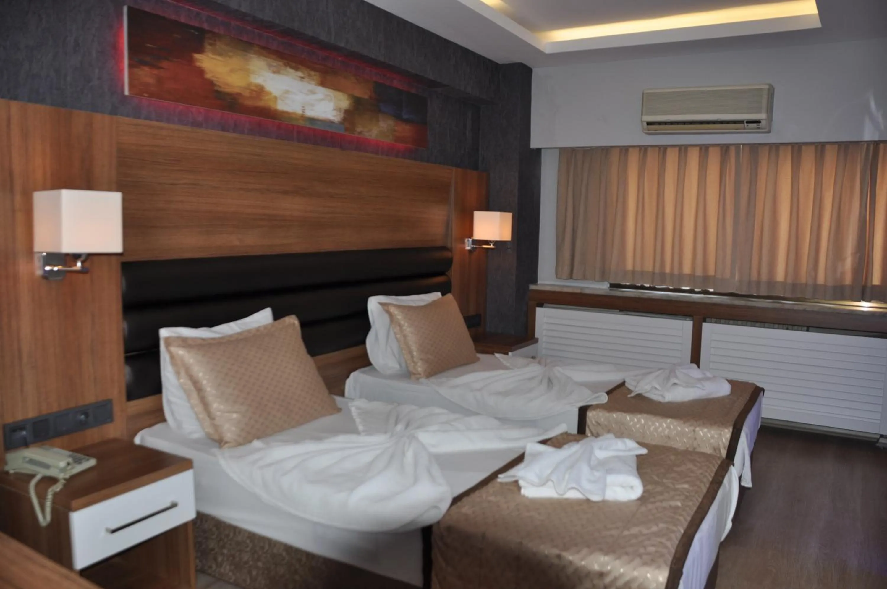 Photo of the whole room, Bed in İzmir Otel Kabaçam