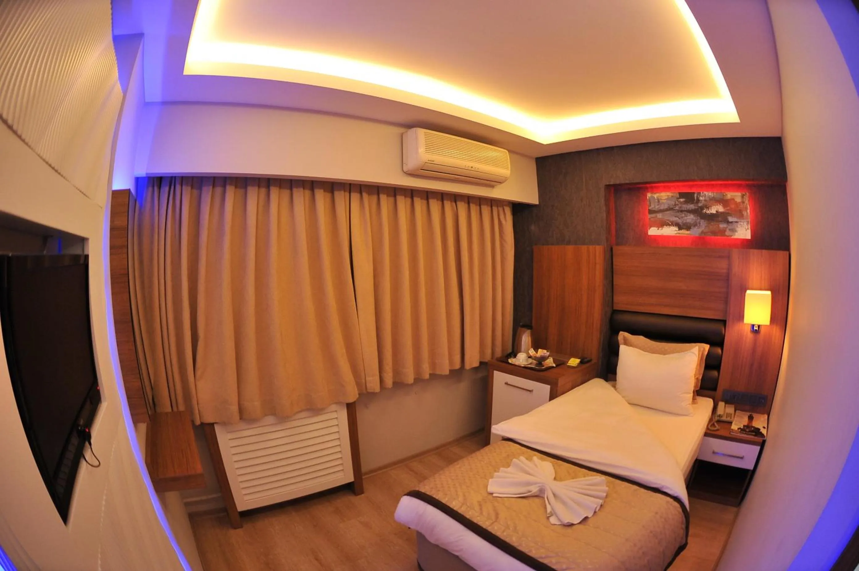 Photo of the whole room, Bed in İzmir Otel Kabaçam