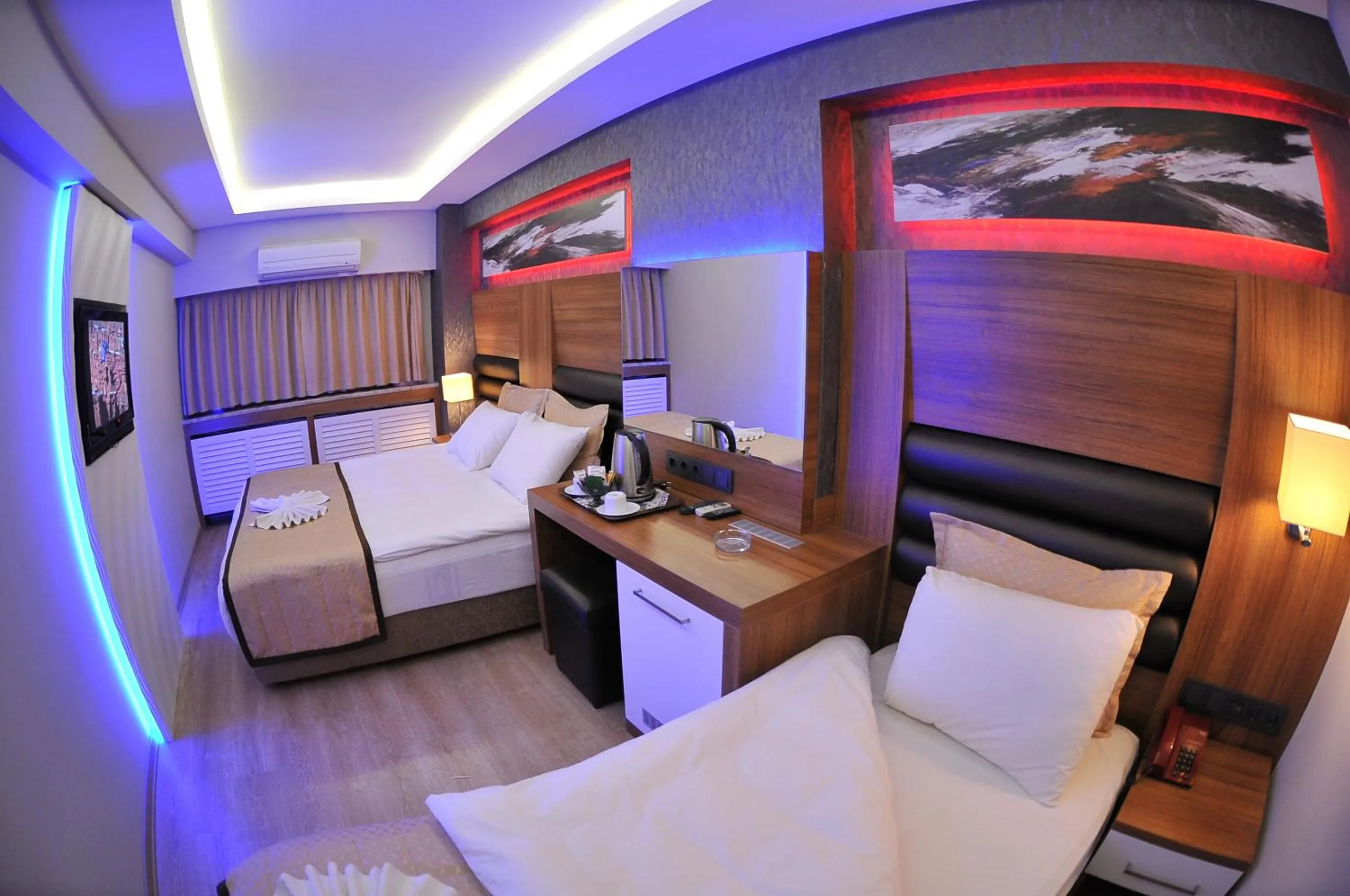 Photo of the whole room, Bed in İzmir Otel Kabaçam