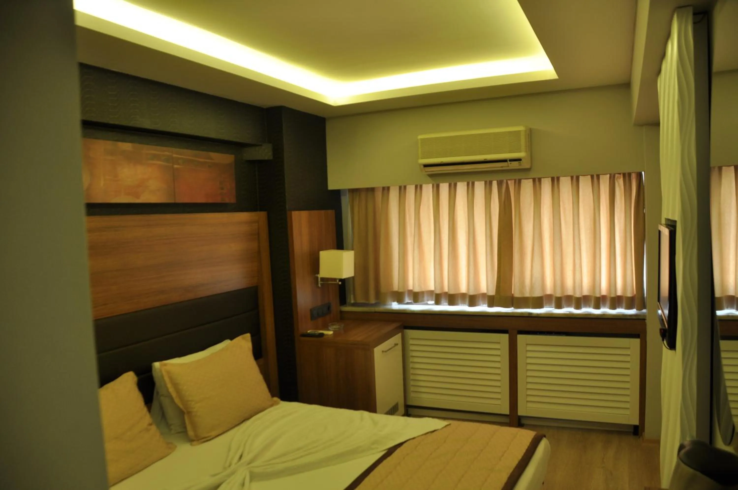 Photo of the whole room, Bed in İzmir Otel Kabaçam