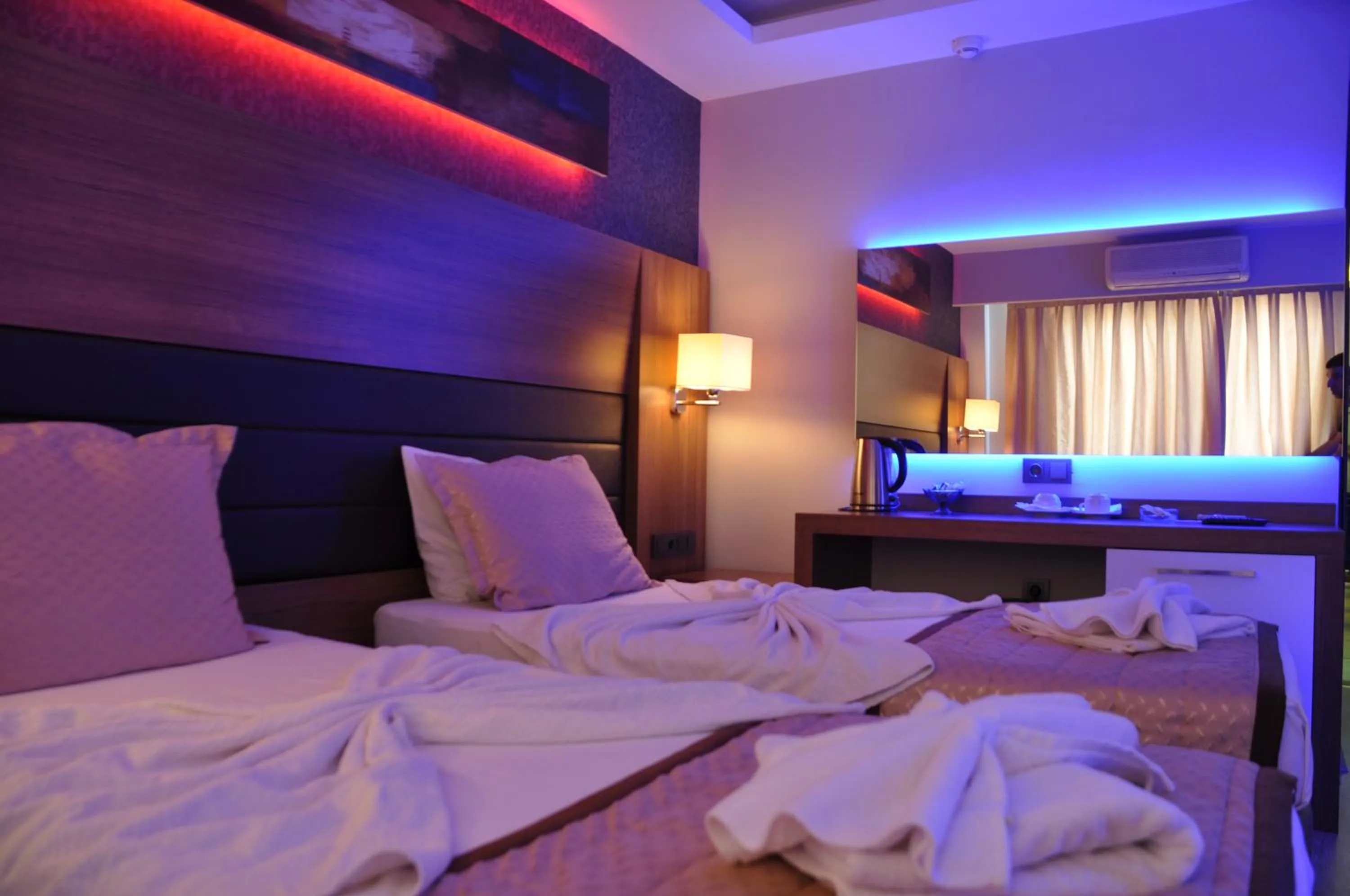 Photo of the whole room, Bed in İzmir Otel Kabaçam