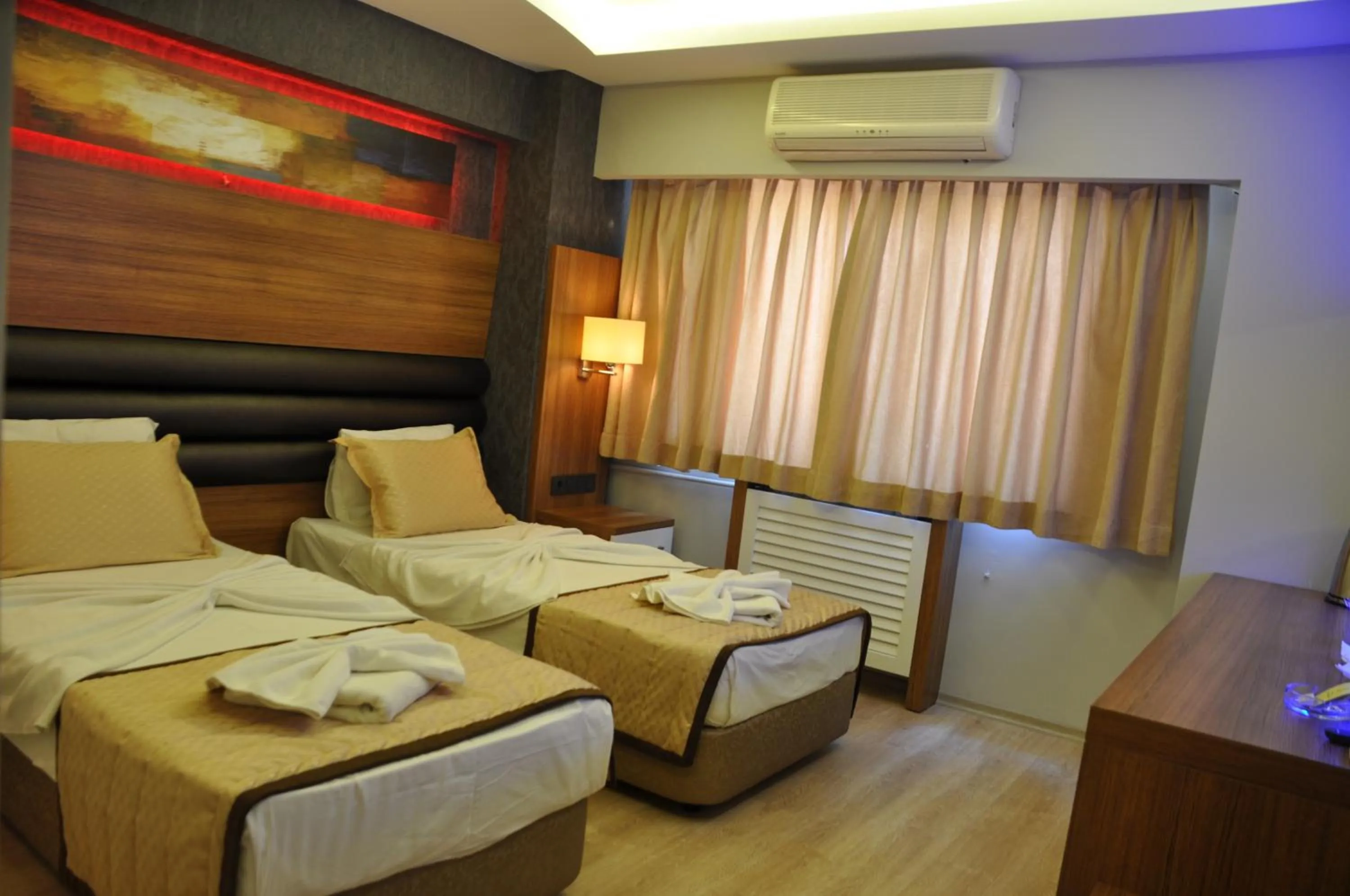 Photo of the whole room, Bed in İzmir Otel Kabaçam