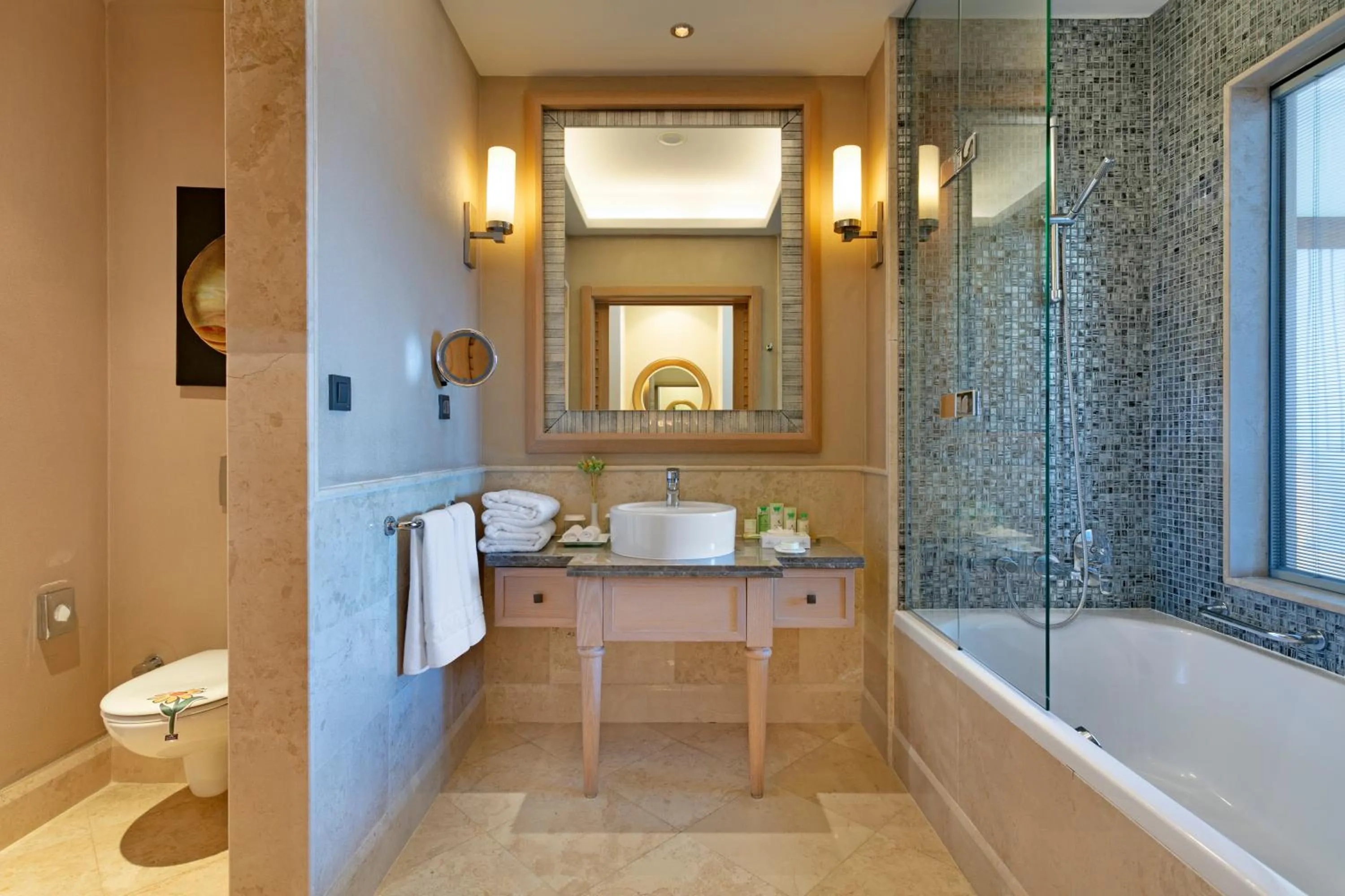 Shower in Xanadu Island