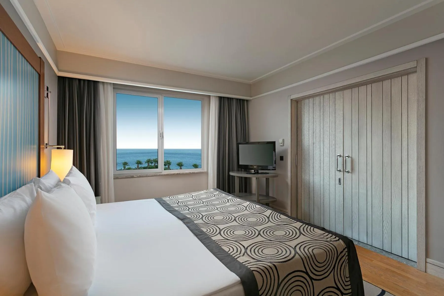 Bed in Xanadu Island