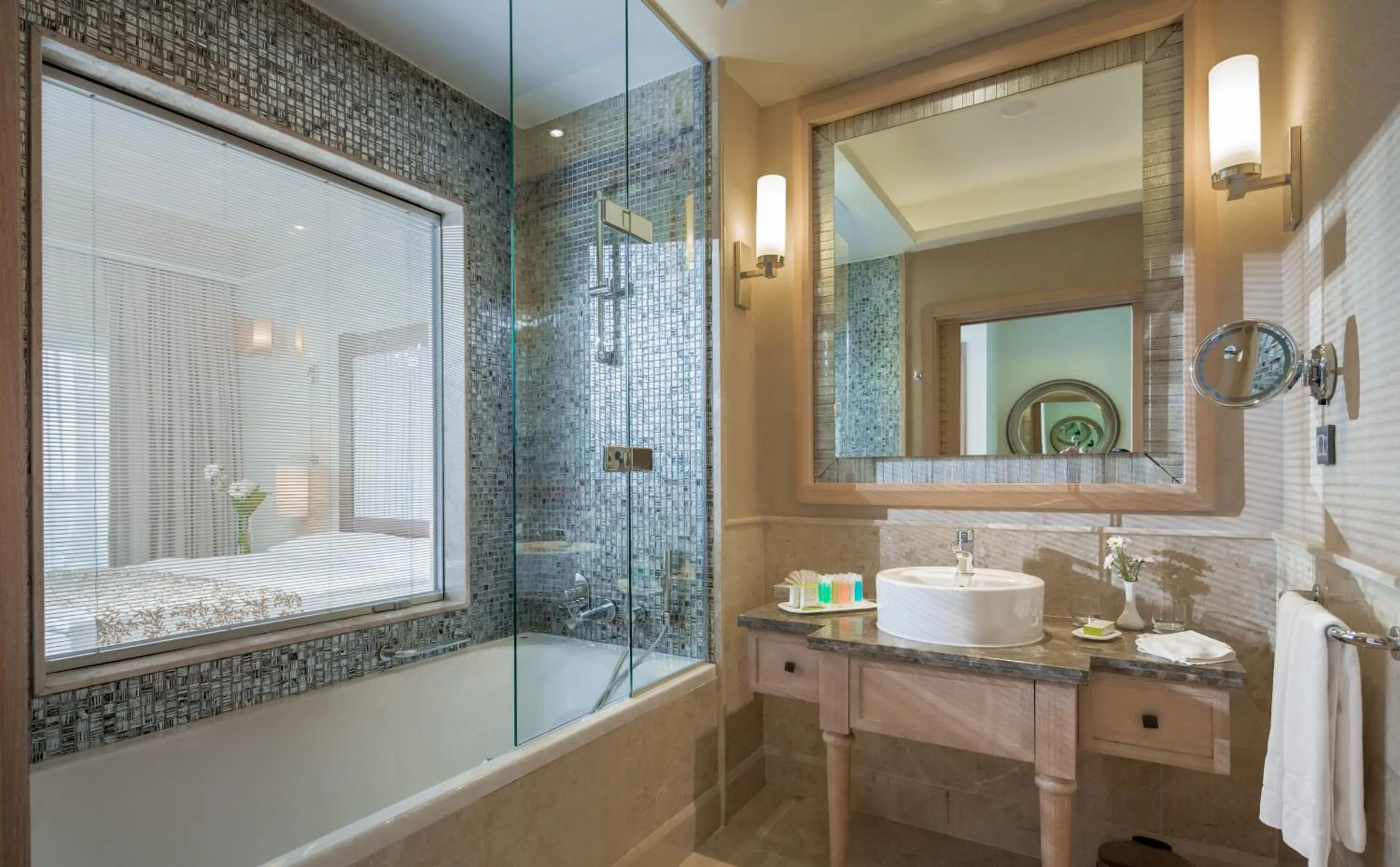 Shower in Xanadu Island