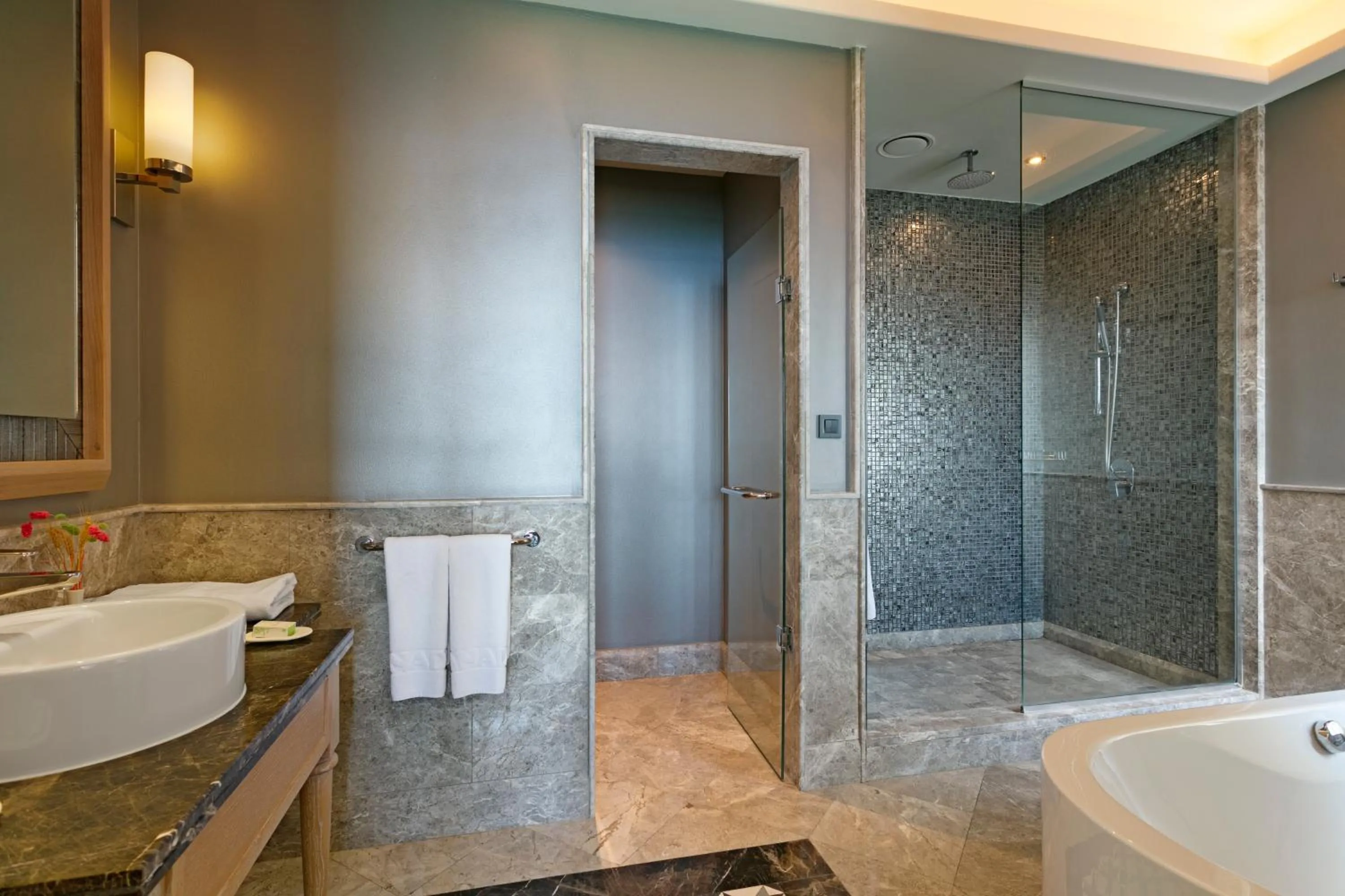 Shower in Xanadu Island