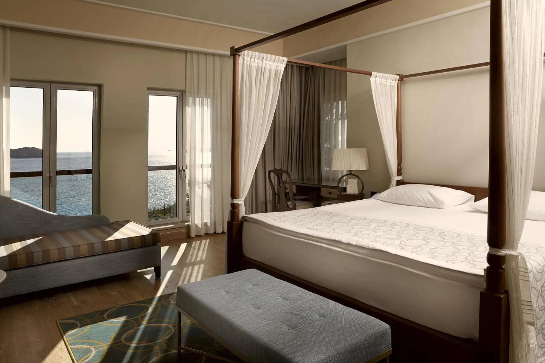 Bed in Xanadu Island