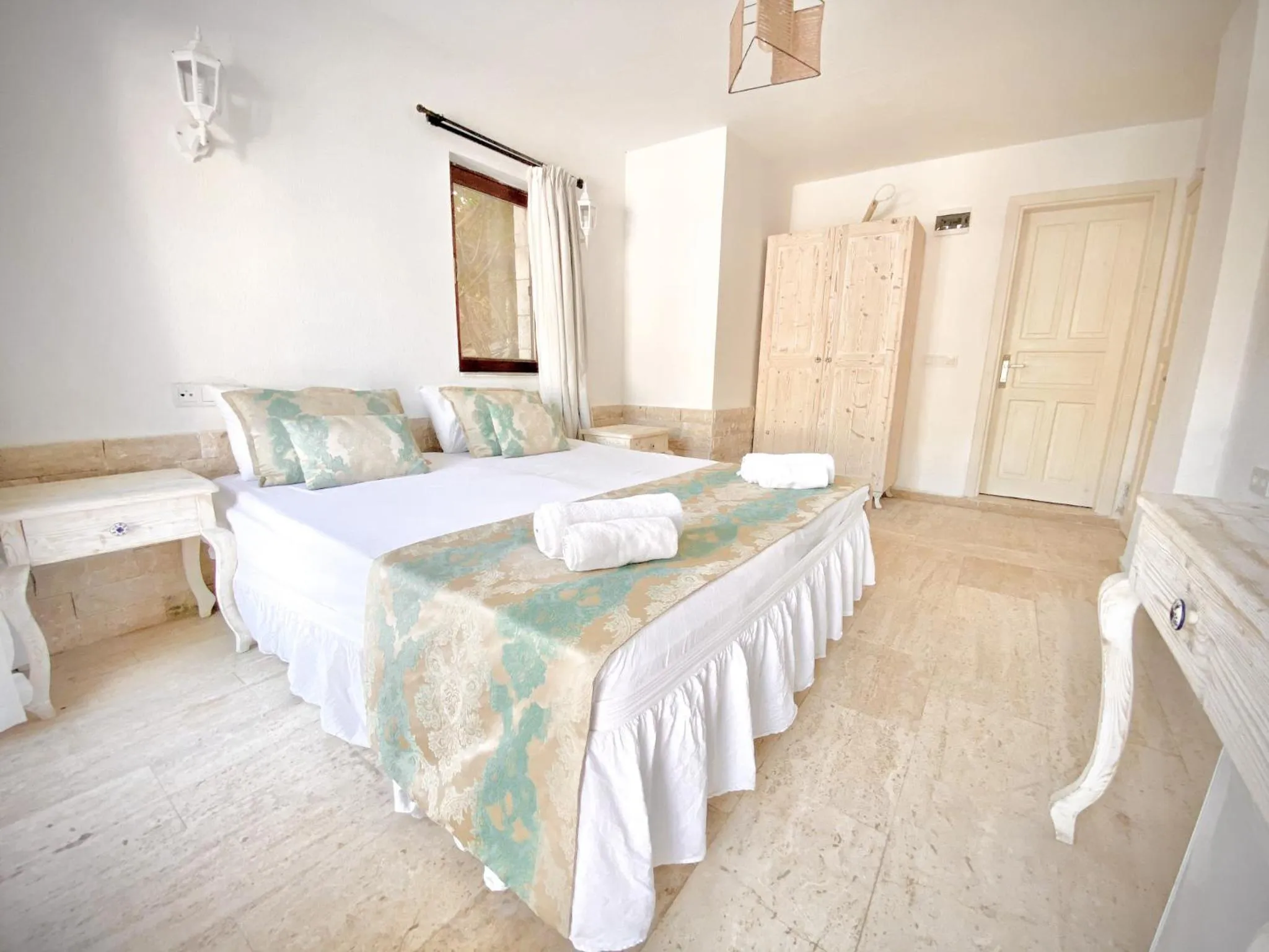 Bedroom, Bed in Club Hotel Barbarossa