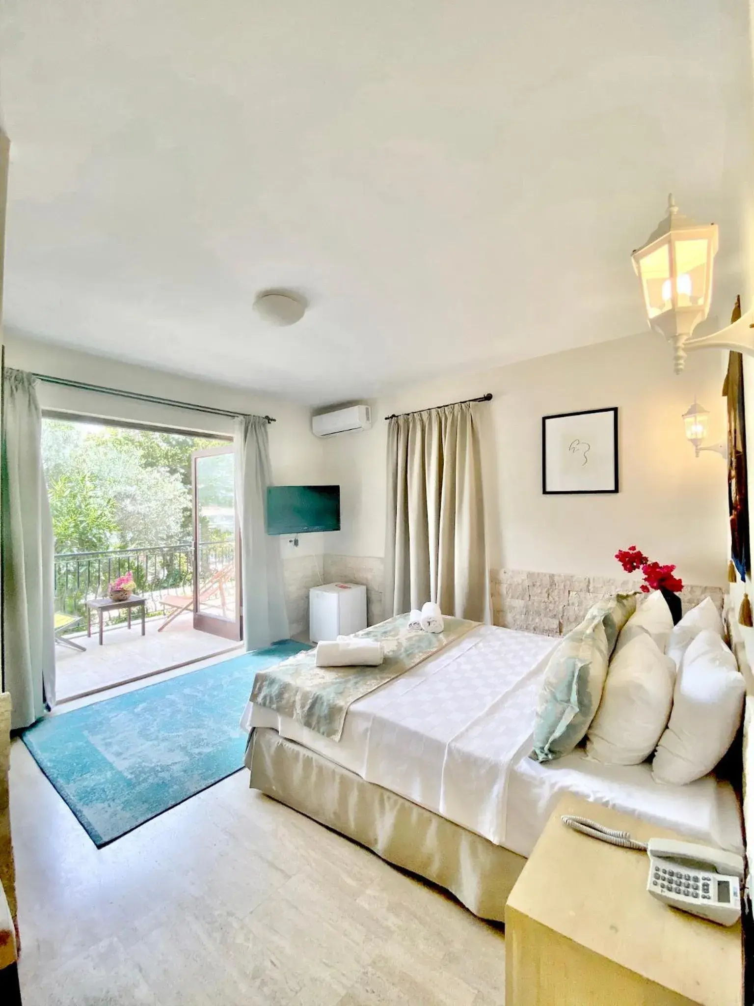 Photo of the whole room, Bed in Club Hotel Barbarossa Photo of the whole room, Bed in Club Hotel Barbarossa