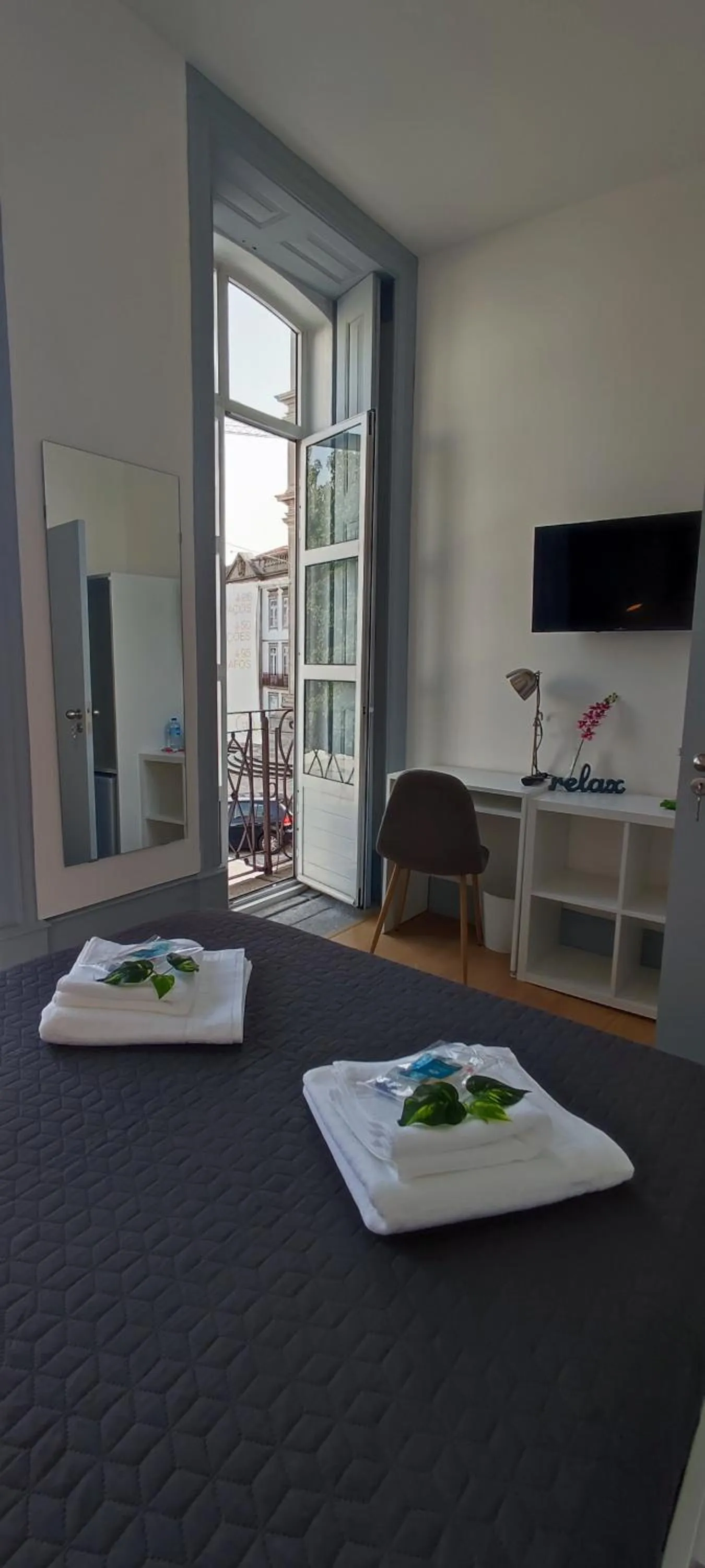 TV and multimedia in Vila Santa Cruz Guest House