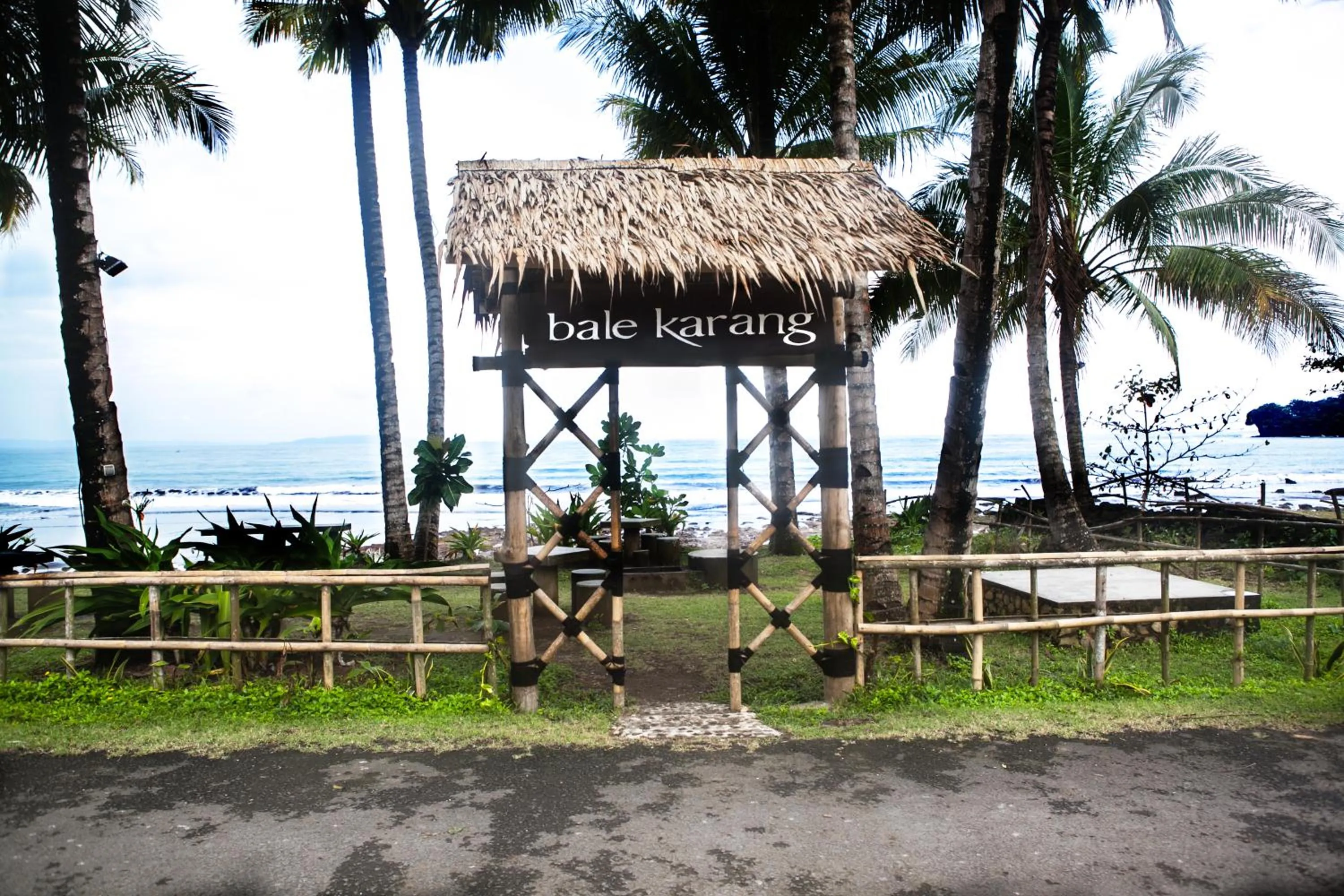Restaurant/places to eat in Bale Karang Cottages