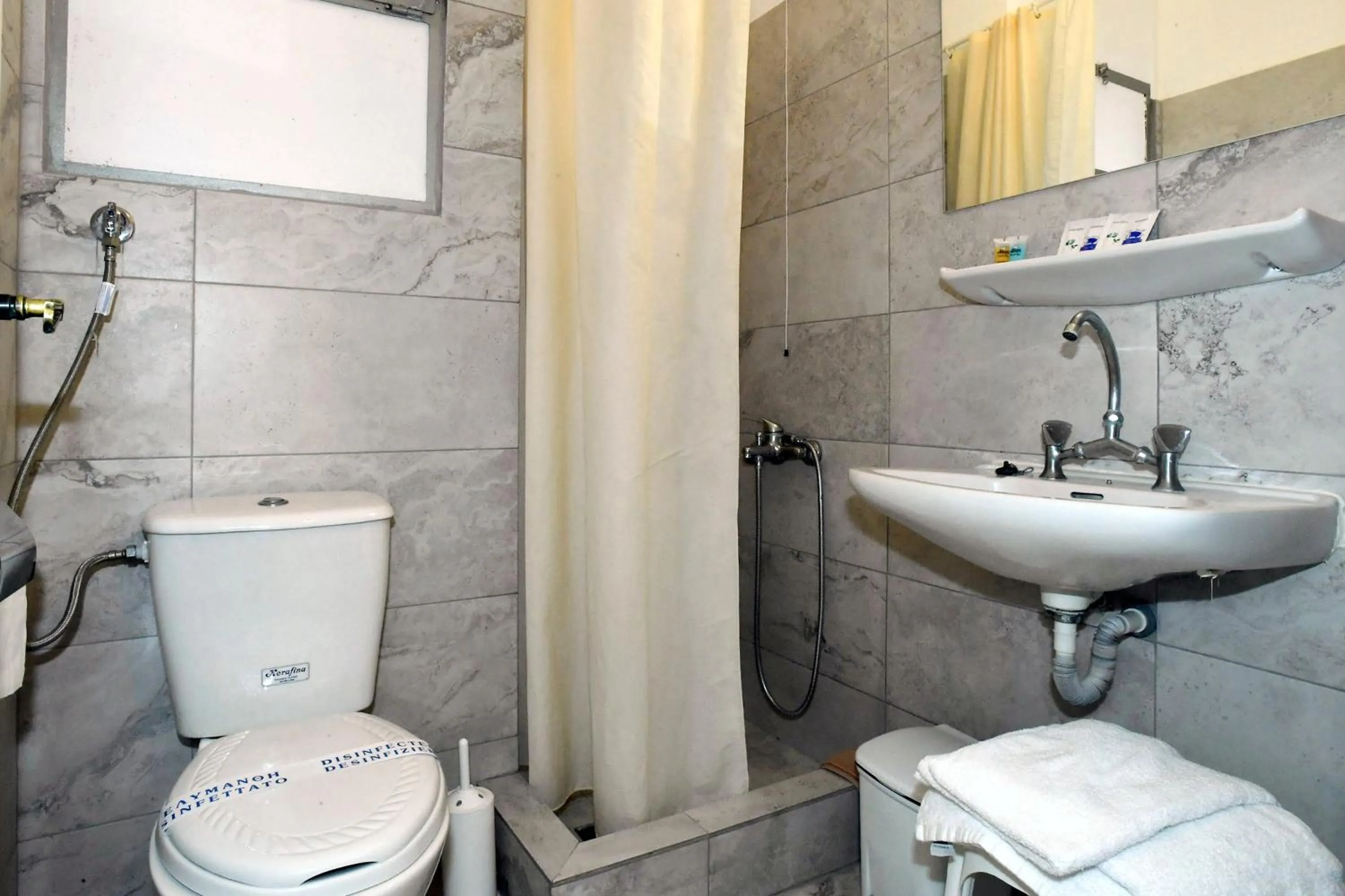 Bathroom in Siagas Beach Hotel