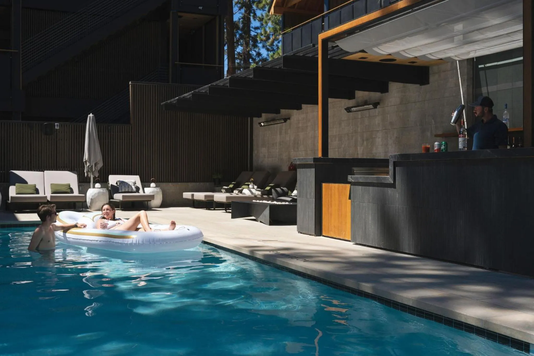 Lounge or bar in Desolation Hotel