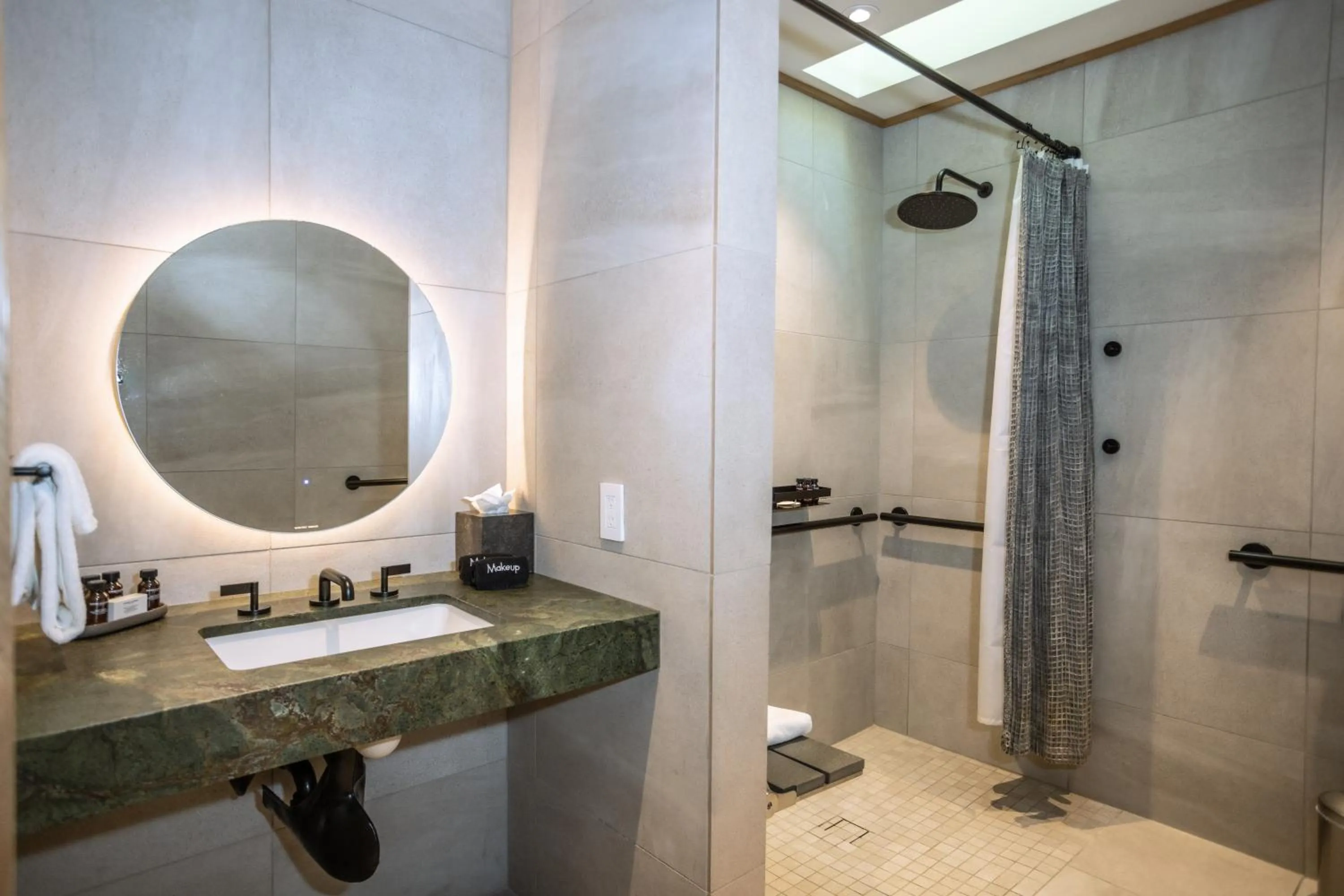 Shower in Desolation Hotel