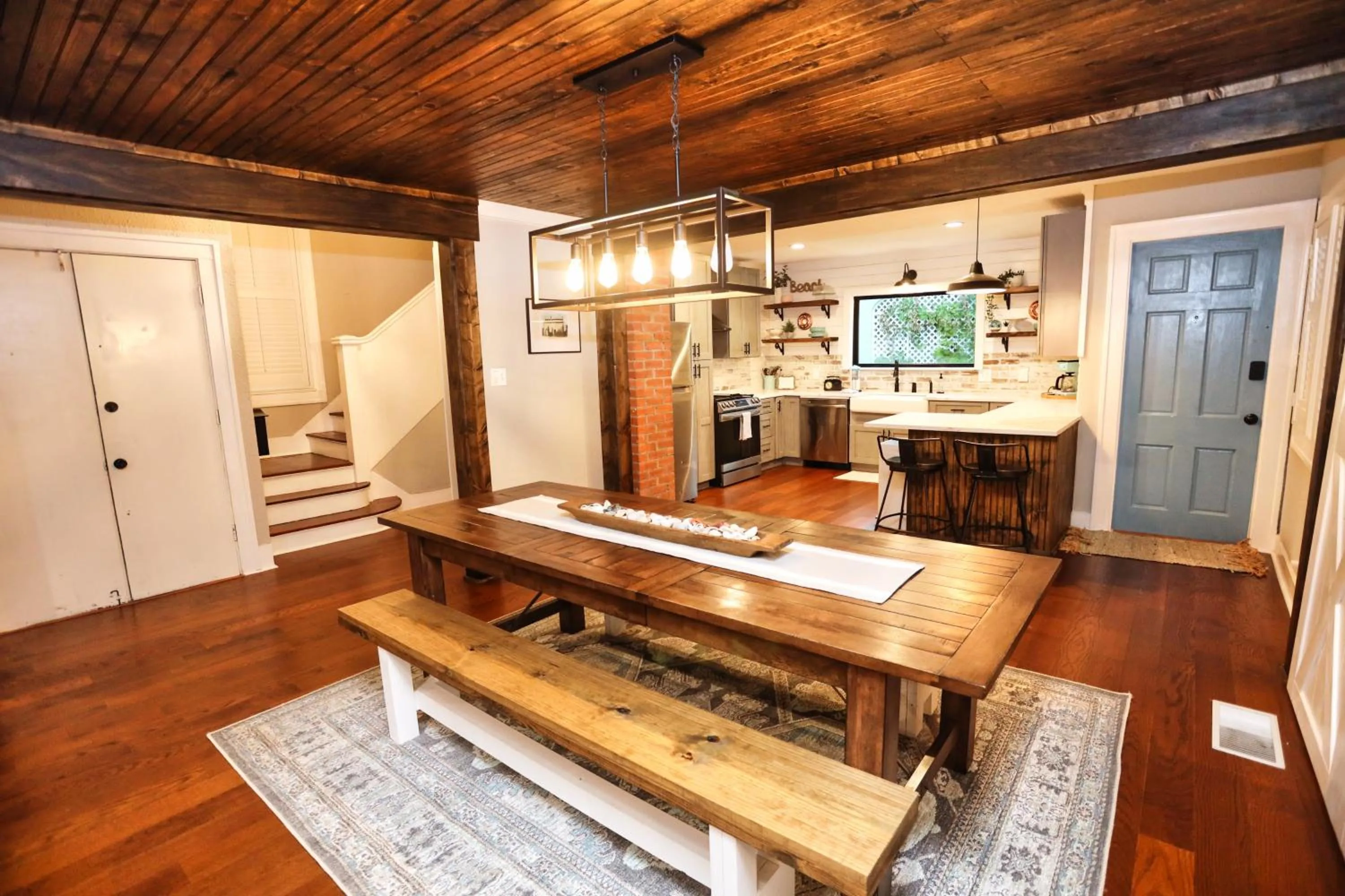 Kitchen or kitchenette in Historic Home Family Friendly Close to Seawall